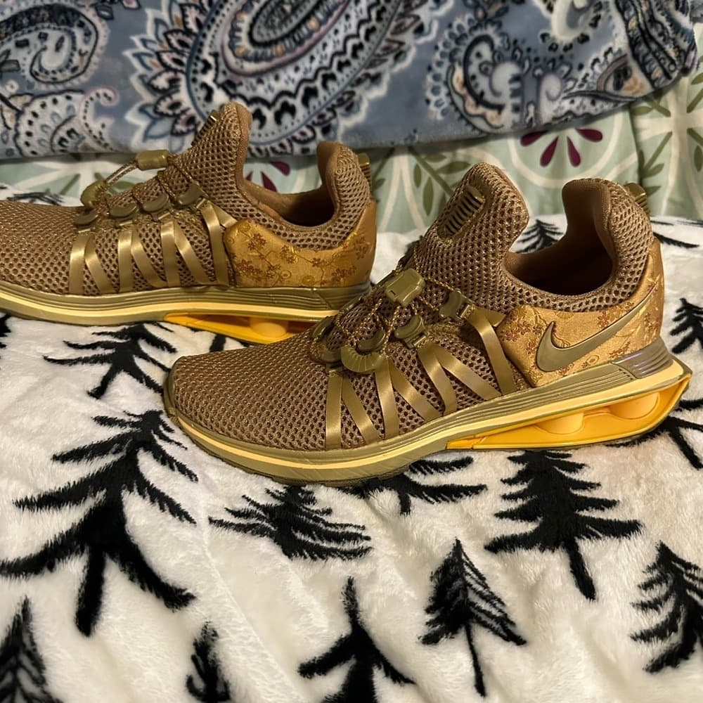 Nike Shox Gravity Metallic Gold Women's Athletic Shoes - Thumbnail 3