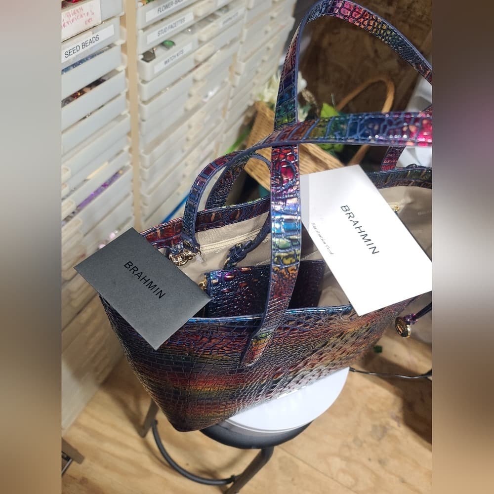 Brahmin Brooke TECHNICOLOR Irridescent Melbourne Purse with matching pouch - Thumbnail 4