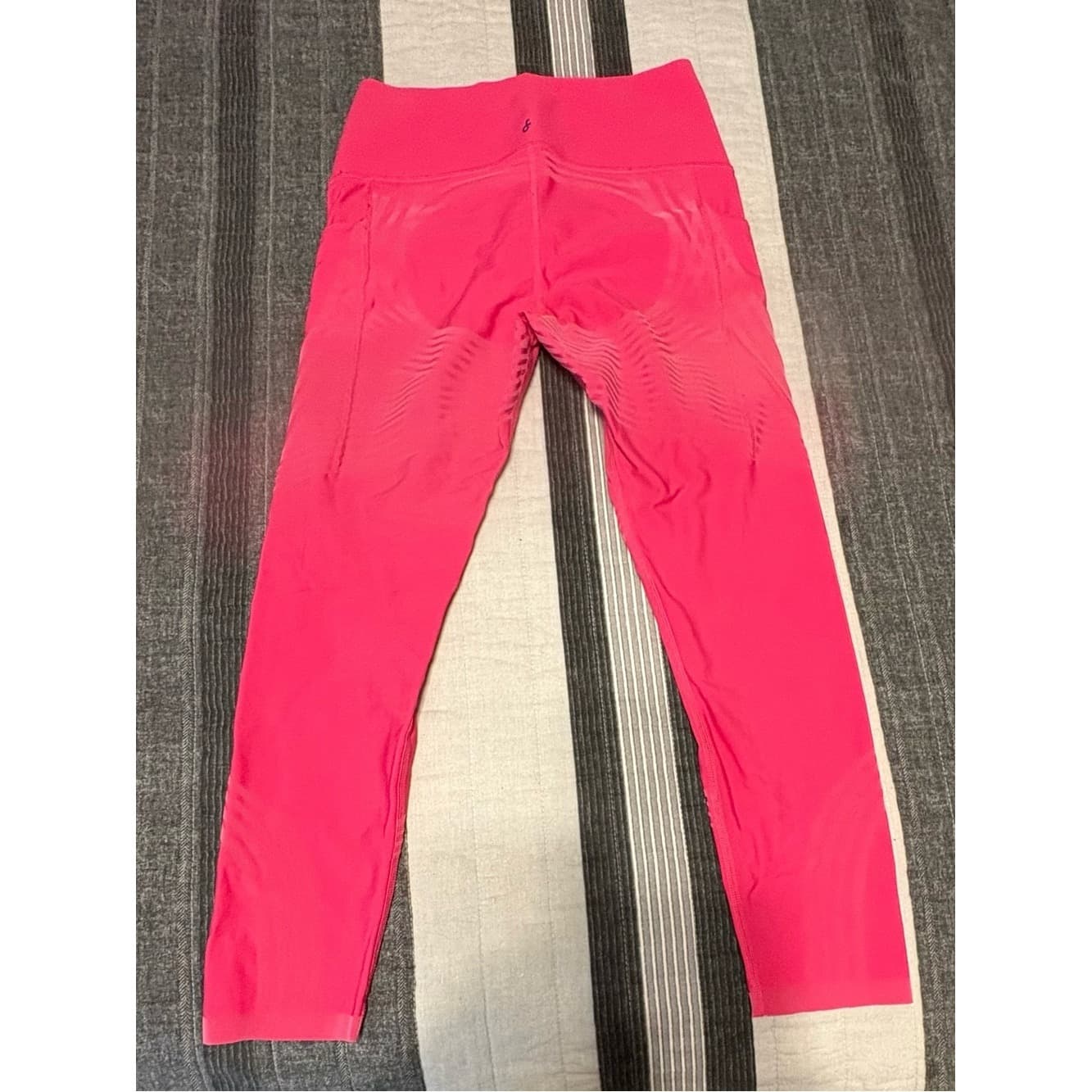 Fanka Body Sculpt Side Pocket 7/8 Leggings in Magenta - Thumbnail 3