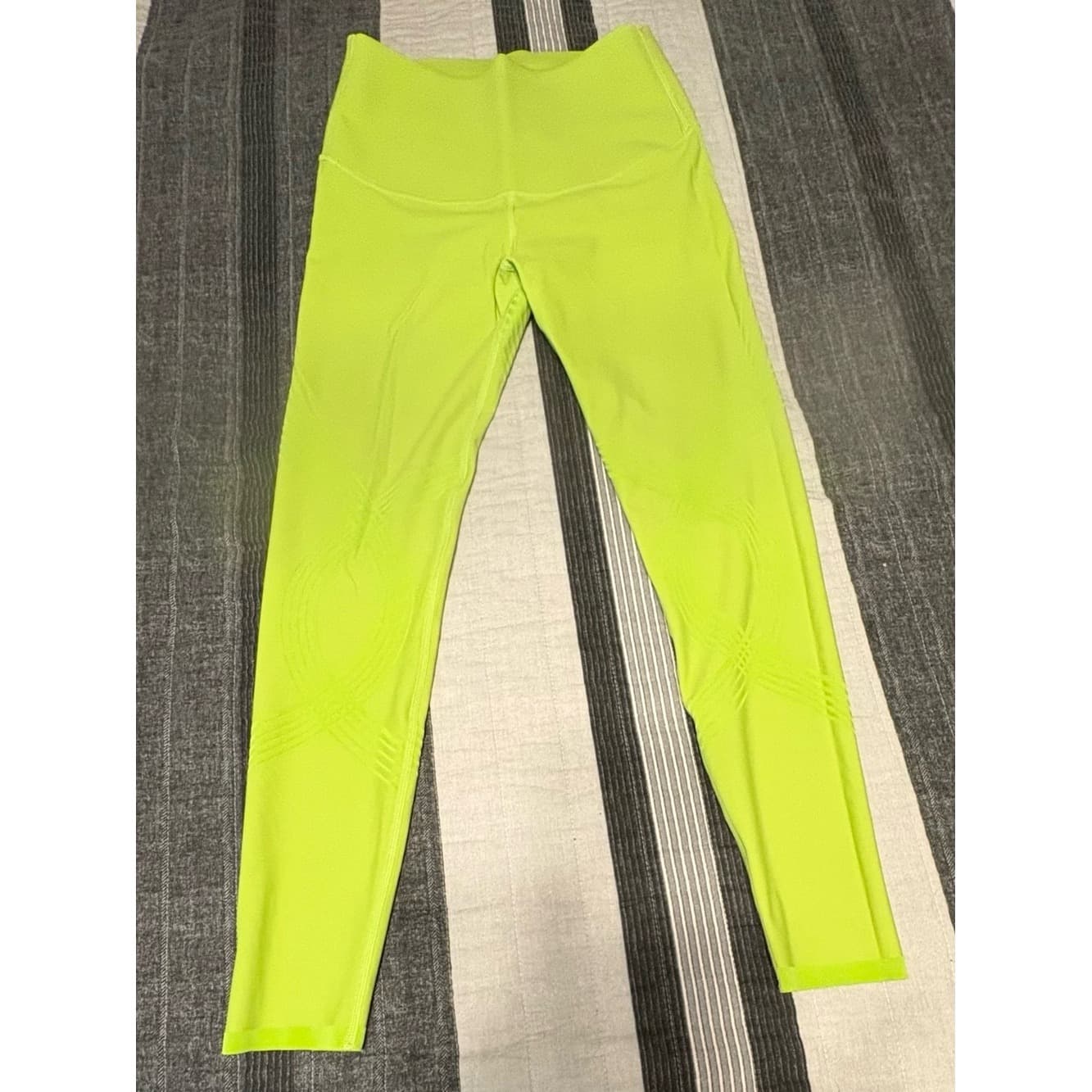 Fanka Body Sculpt Leggings (Reversible Wear) in Kiwi Green - Thumbnail 3