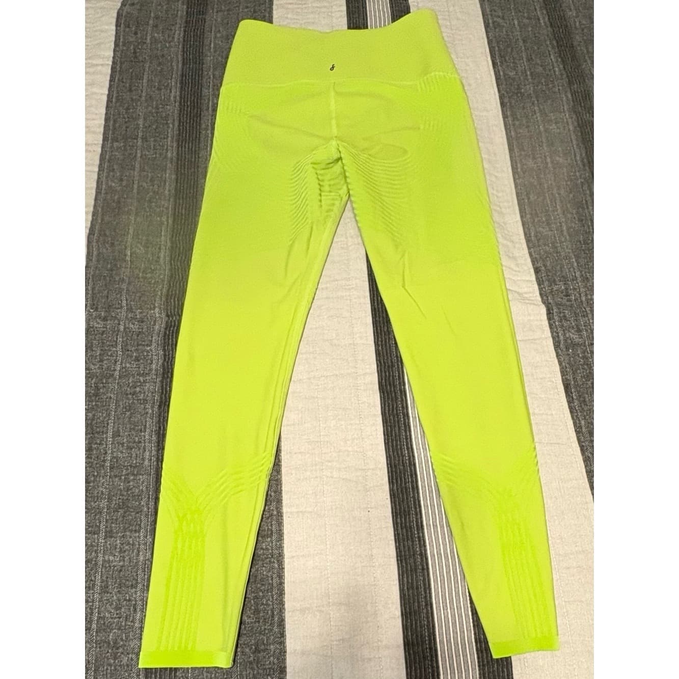 Fanka Body Sculpt Leggings (Reversible Wear) in Kiwi Green - Thumbnail 2