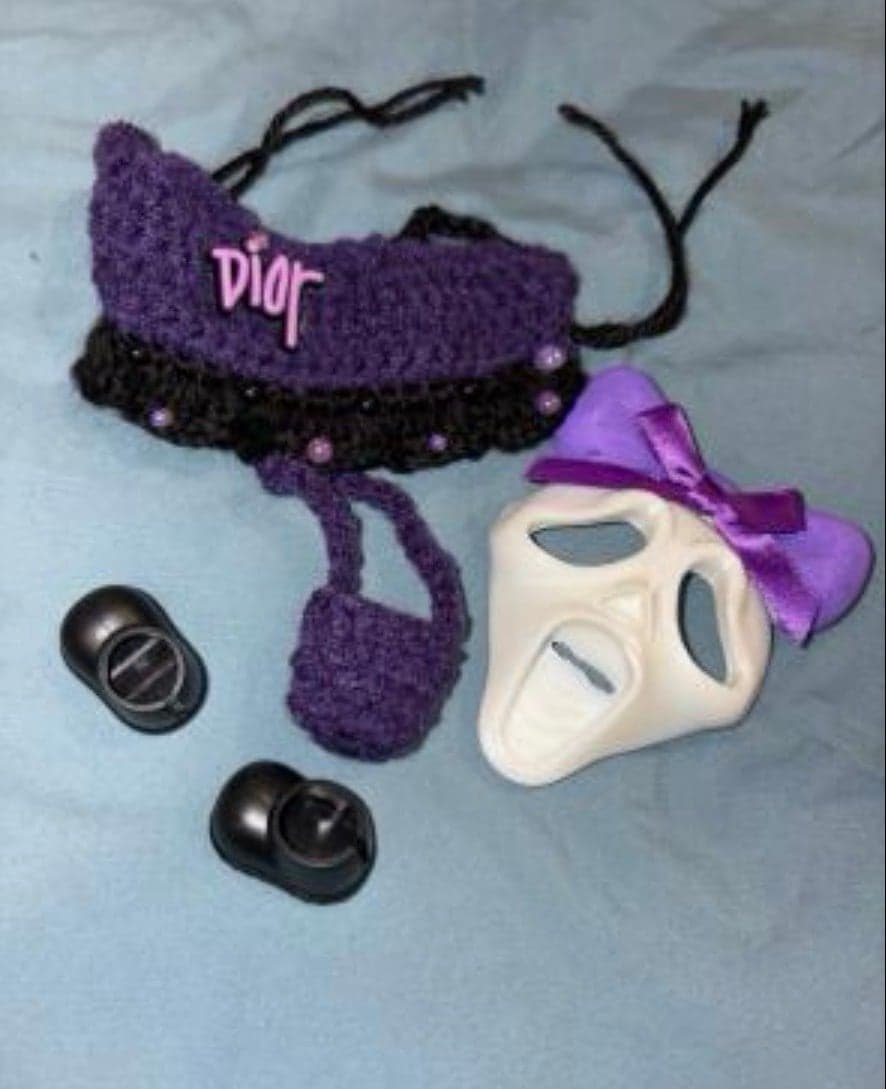 Labubu Dior meets Scream outfit - Image 1