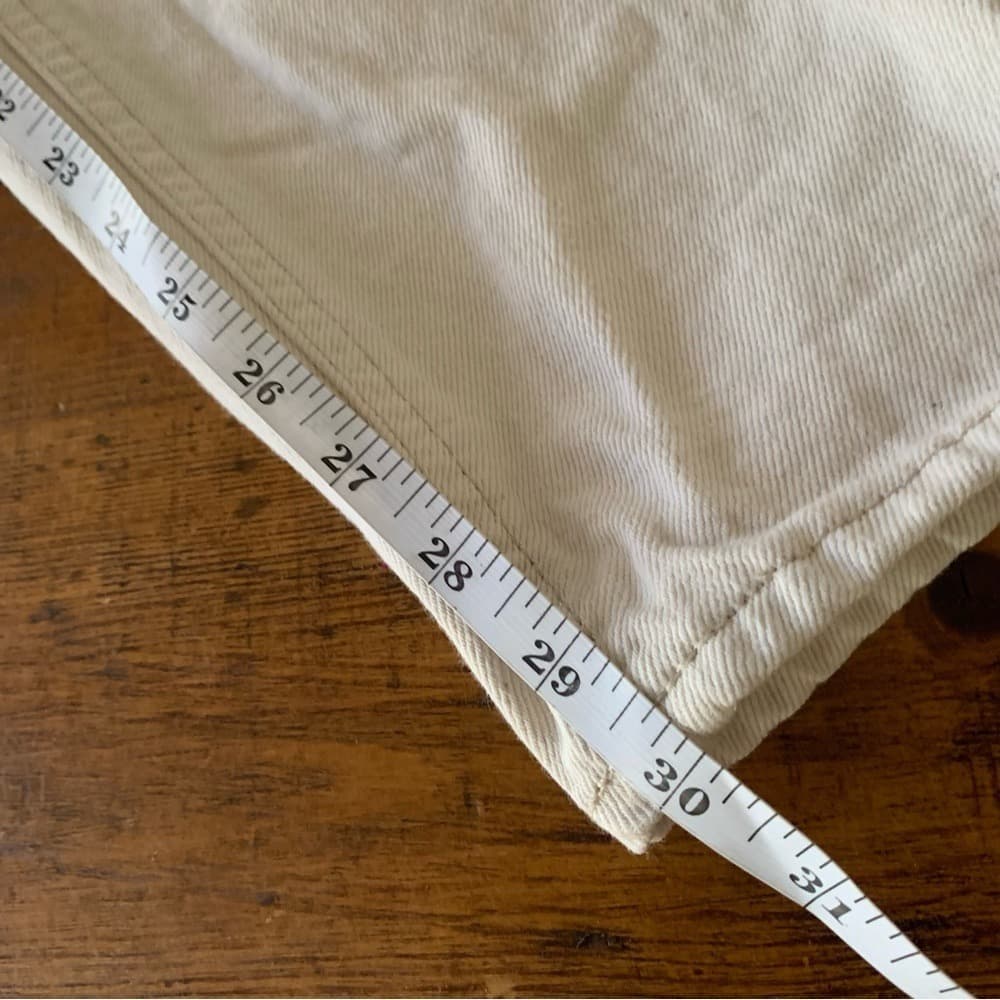 BDG High-Rise Distressed Jeans in Off-White - Thumbnail 5
