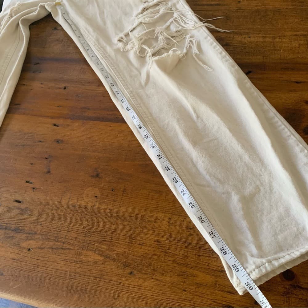 BDG High-Rise Distressed Jeans in Off-White - Thumbnail 6