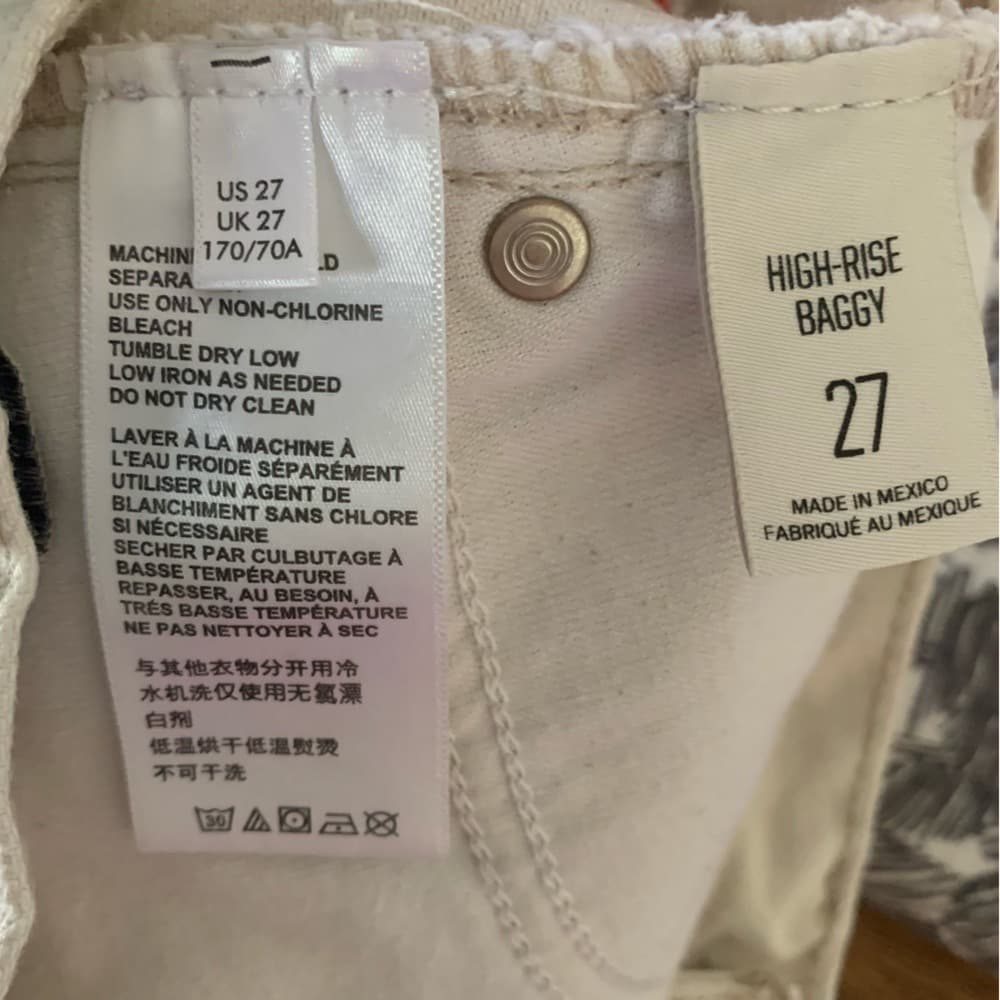 BDG High-Rise Distressed Jeans in Off-White - Thumbnail 9