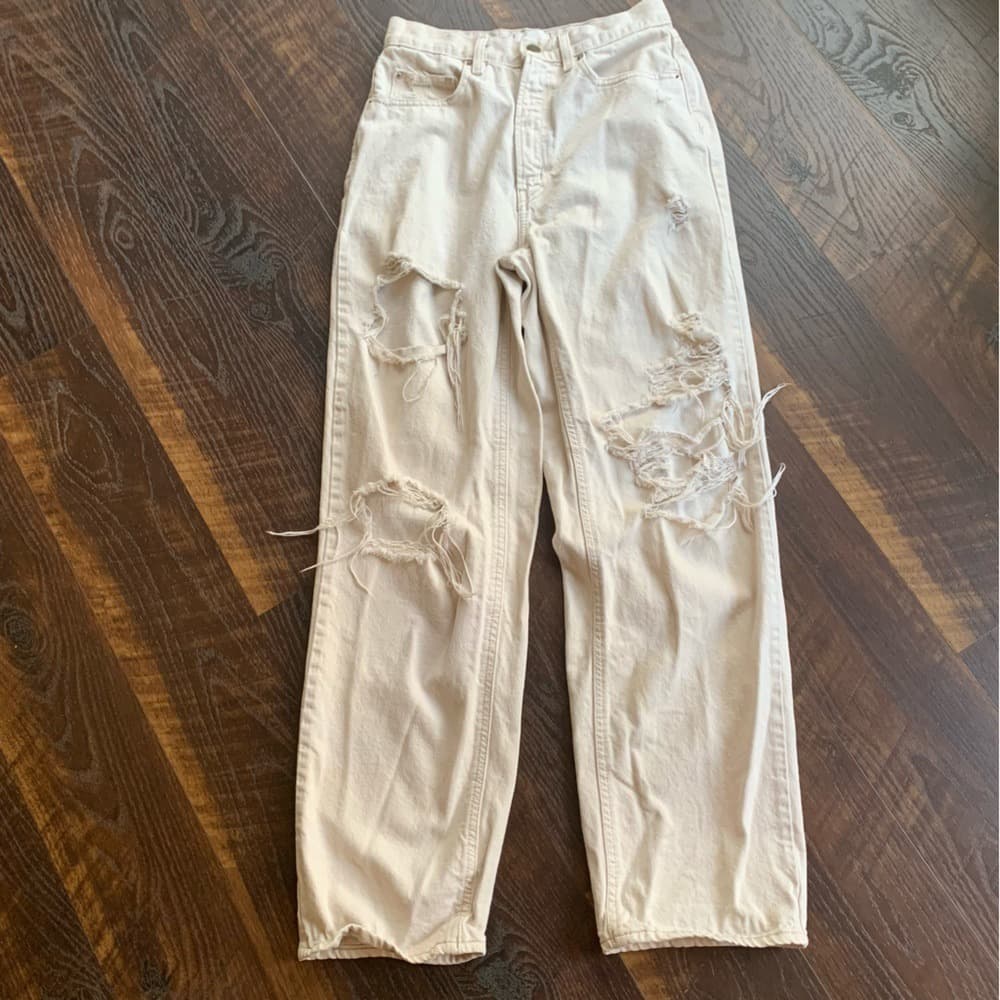 BDG High-Rise Distressed Jeans in Off-White - Thumbnail 2
