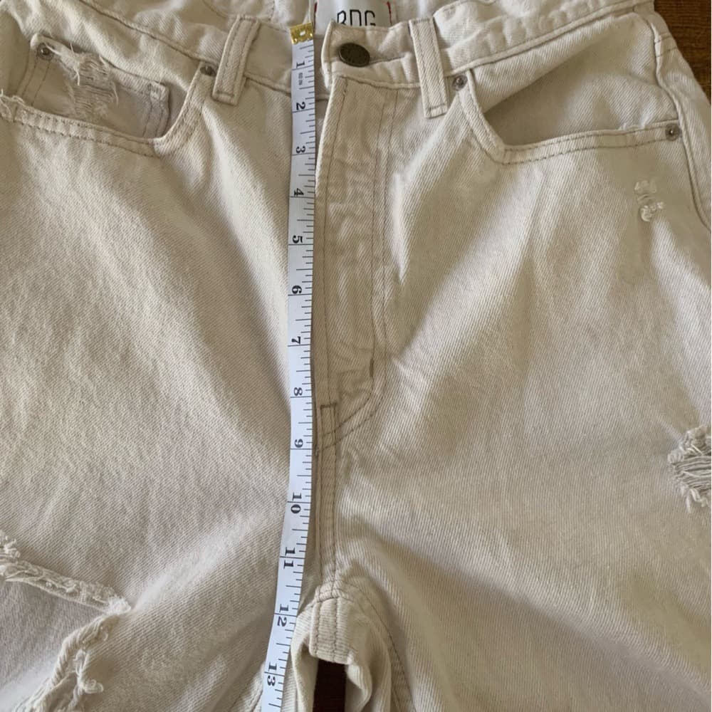 BDG High-Rise Distressed Jeans in Off-White - Thumbnail 8