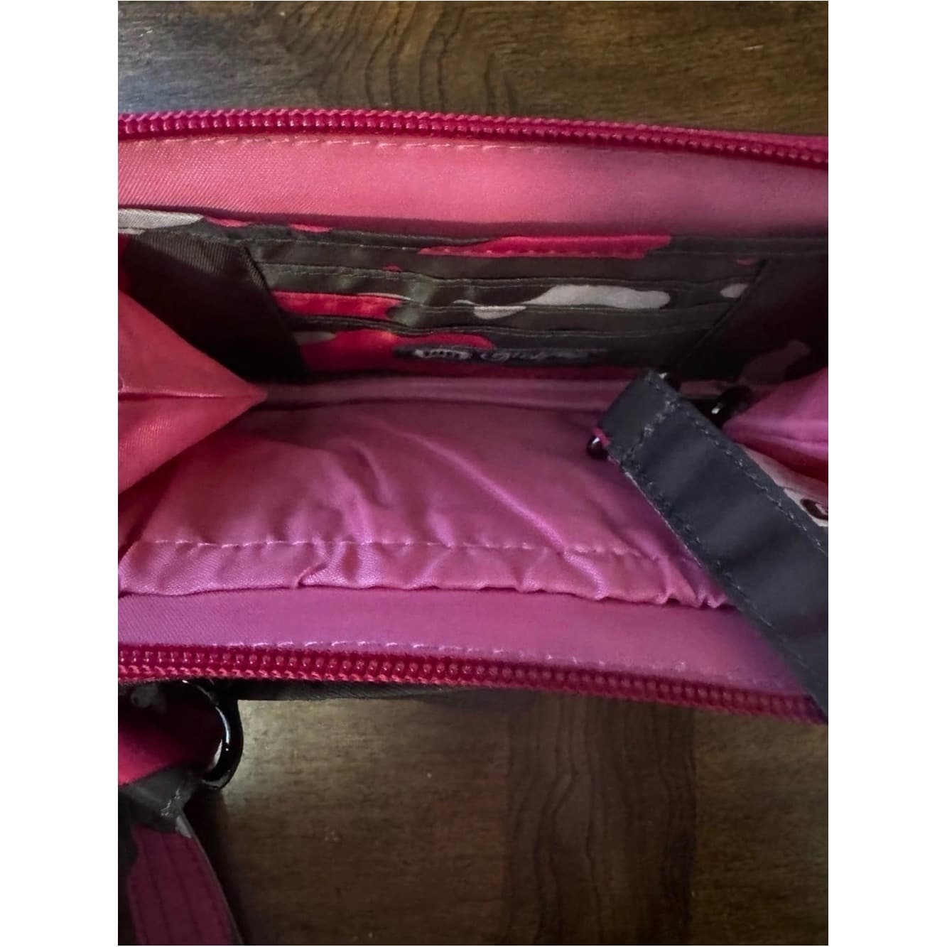Lug Pink Camouflage Crossbody/Wallet/ Wristlet - Thumbnail 2