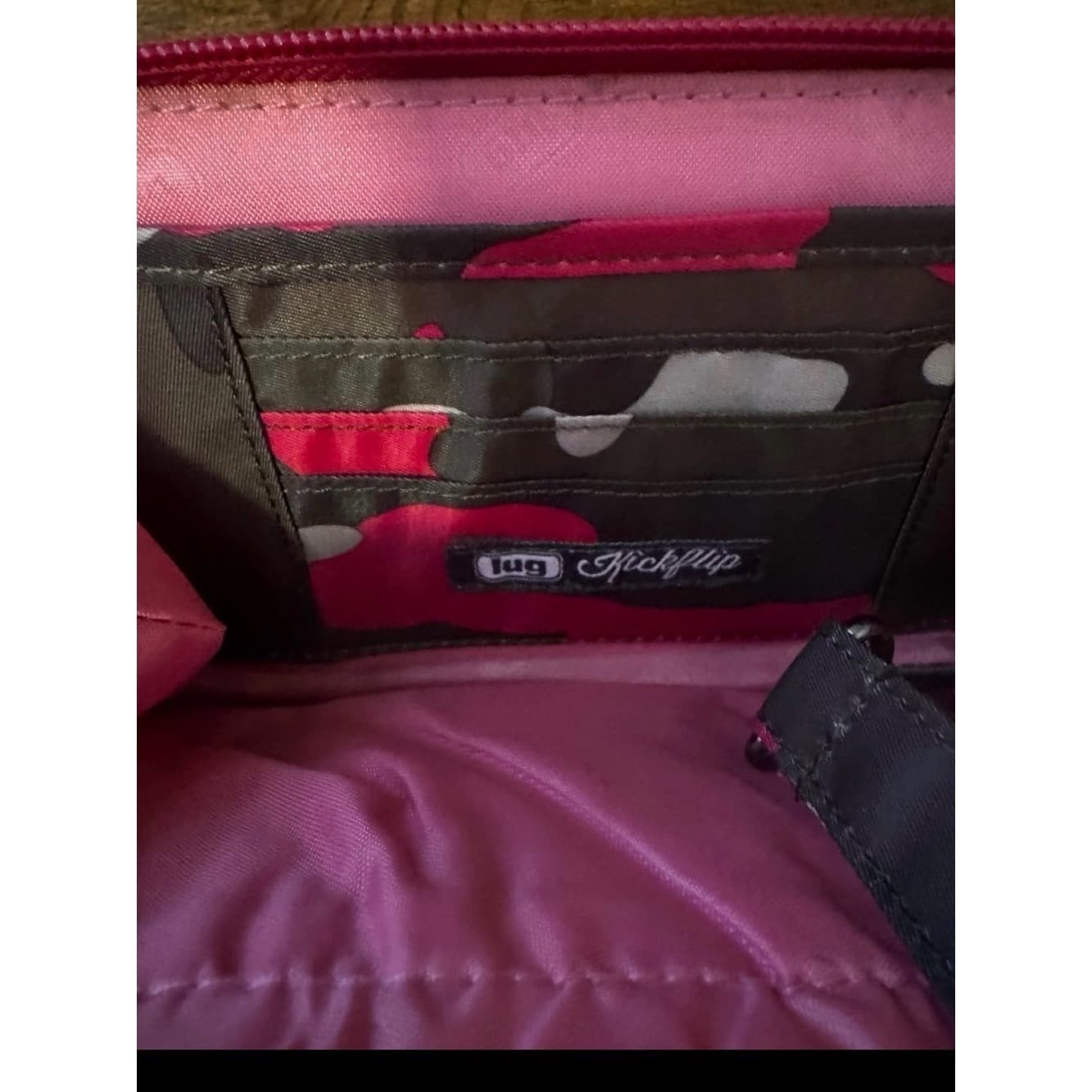 Lug Pink Camouflage Crossbody/Wallet/ Wristlet - Thumbnail 3