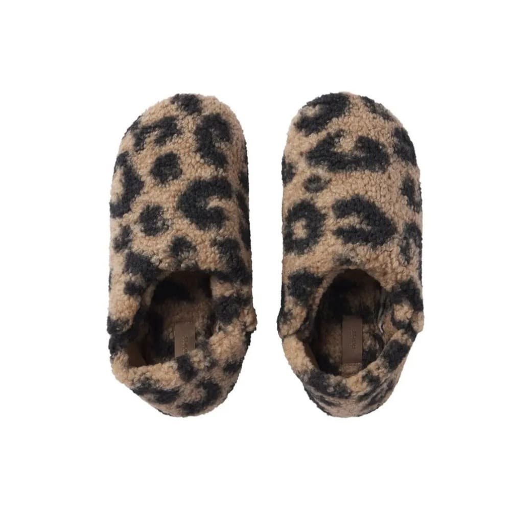 SKIMS Leopard Print Fuzzy Slippers - Thumbnail 3