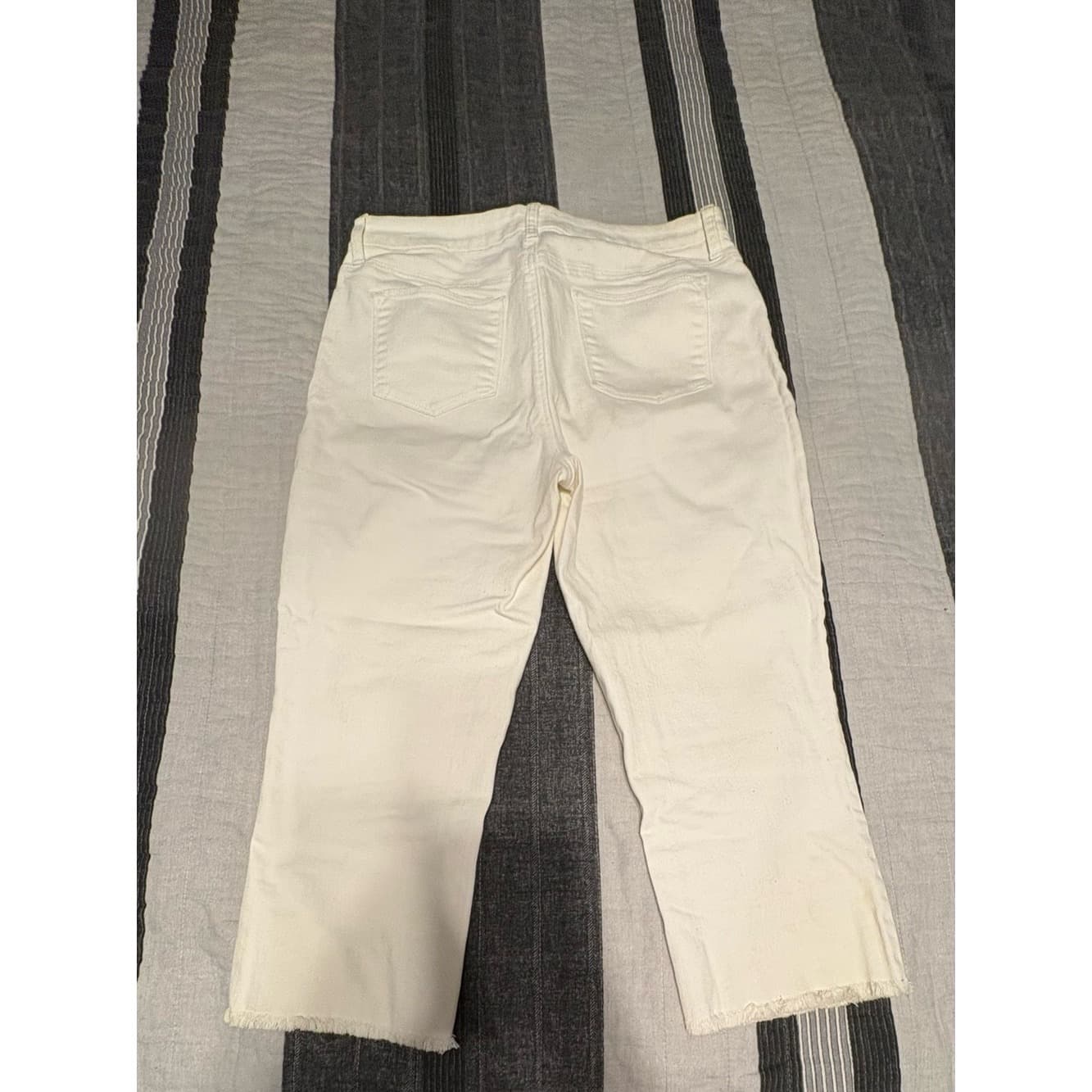 Chico's perfect stretch girlfriend slim leg frayed capris - Thumbnail 2
