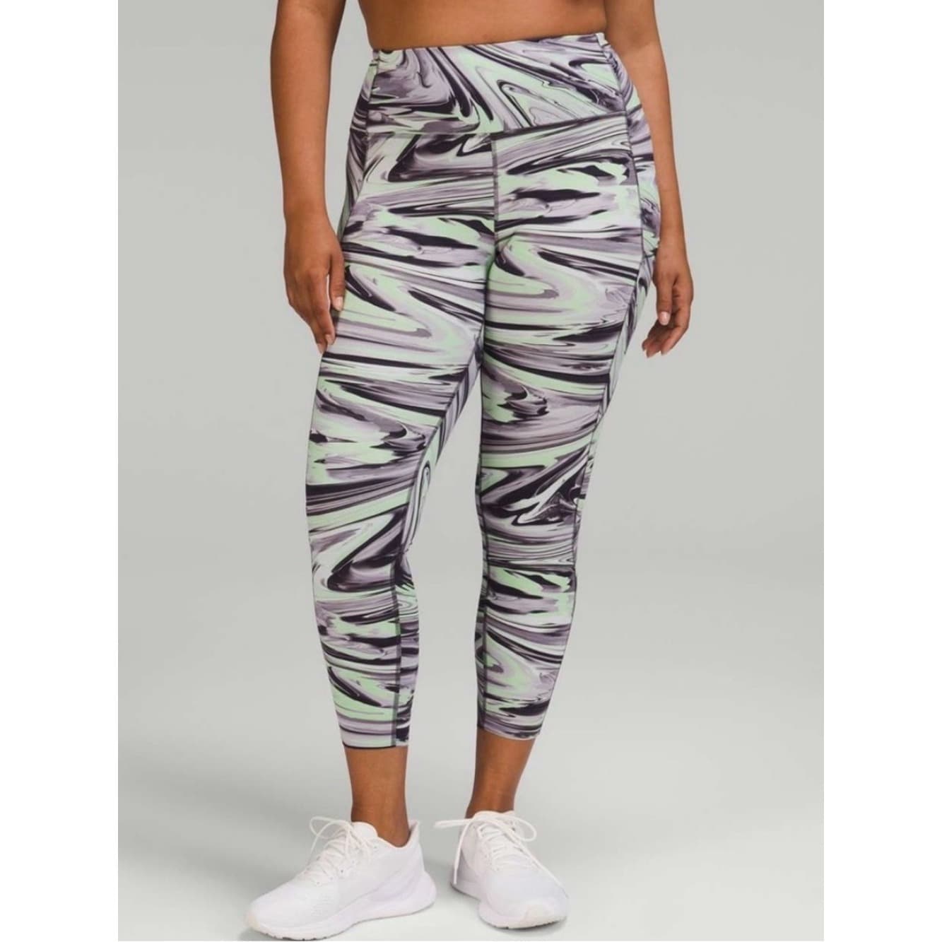 Lululemon Mist Over Windbreaker and Lululemon Fast and Free High-Rise Leggings - Thumbnail 2