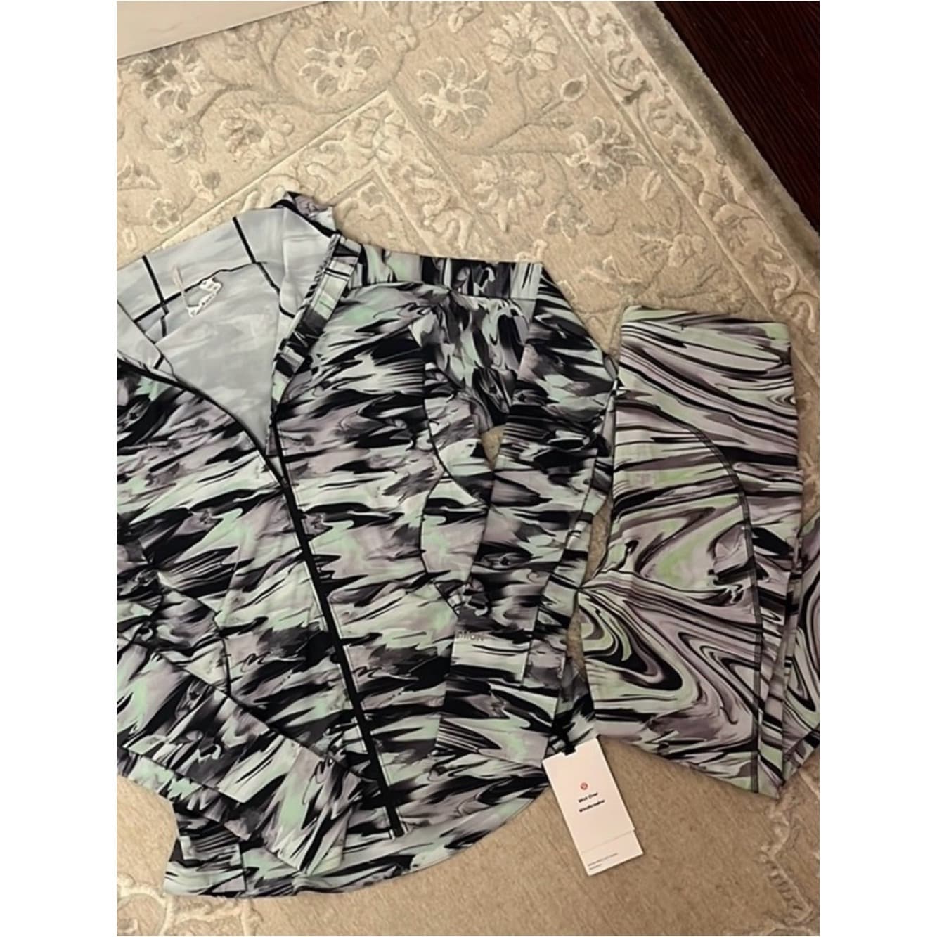 Lululemon Mist Over Windbreaker and Lululemon Fast and Free High-Rise Leggings - Thumbnail 3