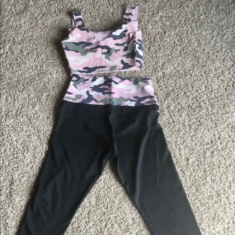PINK Victoria's Secret Pink Camo Sports Bra & Black Leggings Set - Thumbnail 4