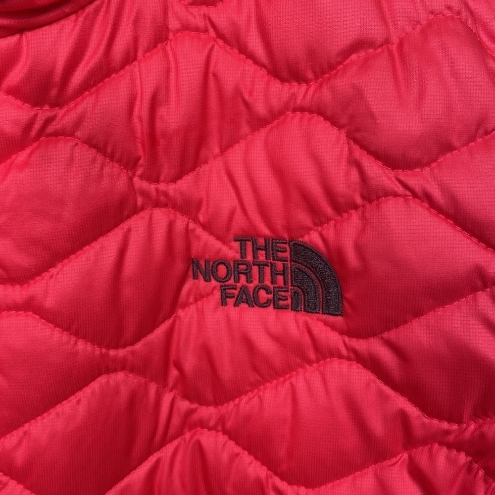 The North Face Women's Red Quilted Puffer Jacket - Thumbnail 3