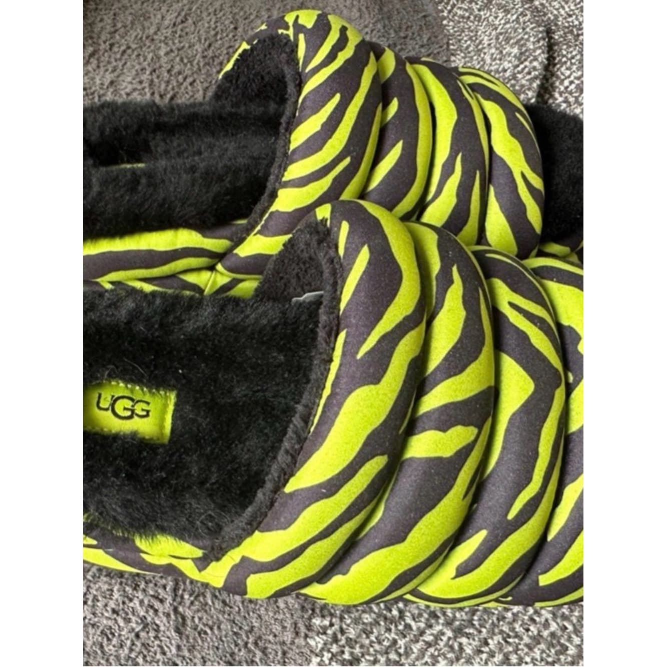 UGG Neon Green Zebra Print Maxi Slide - Thumbnail 2