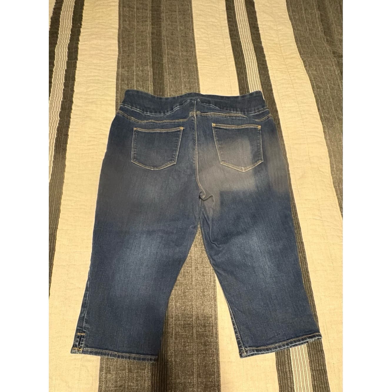 Chico's slim leg capri jeans - Thumbnail 2