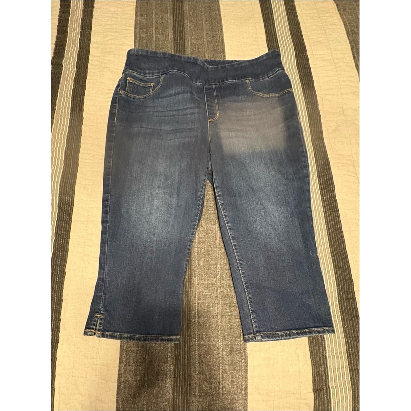 Chico's slim leg capri jeans