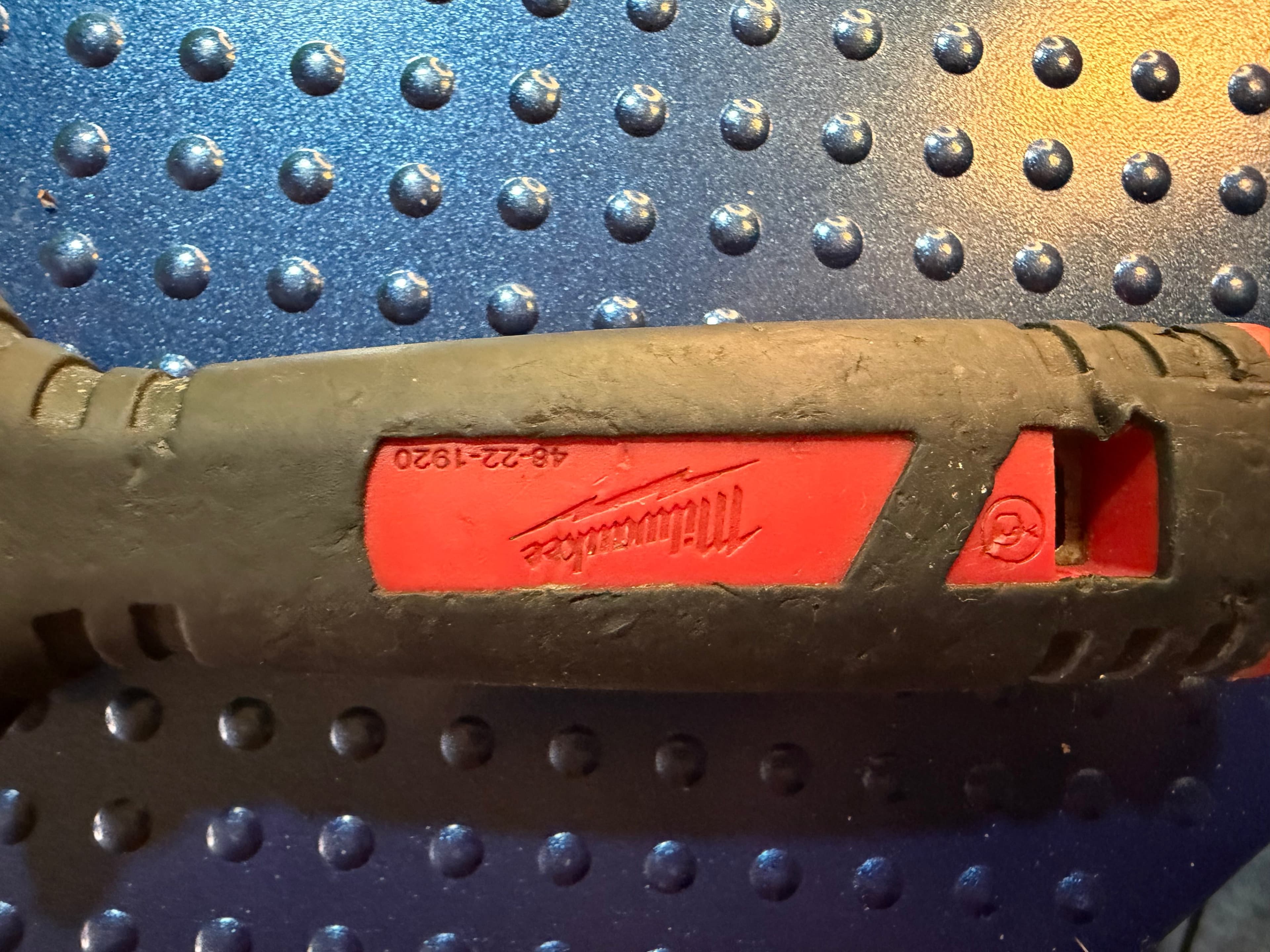 Milwaukee 48-22-1920 Fixed Blade Knife with Serrated Edge - Thumbnail 3