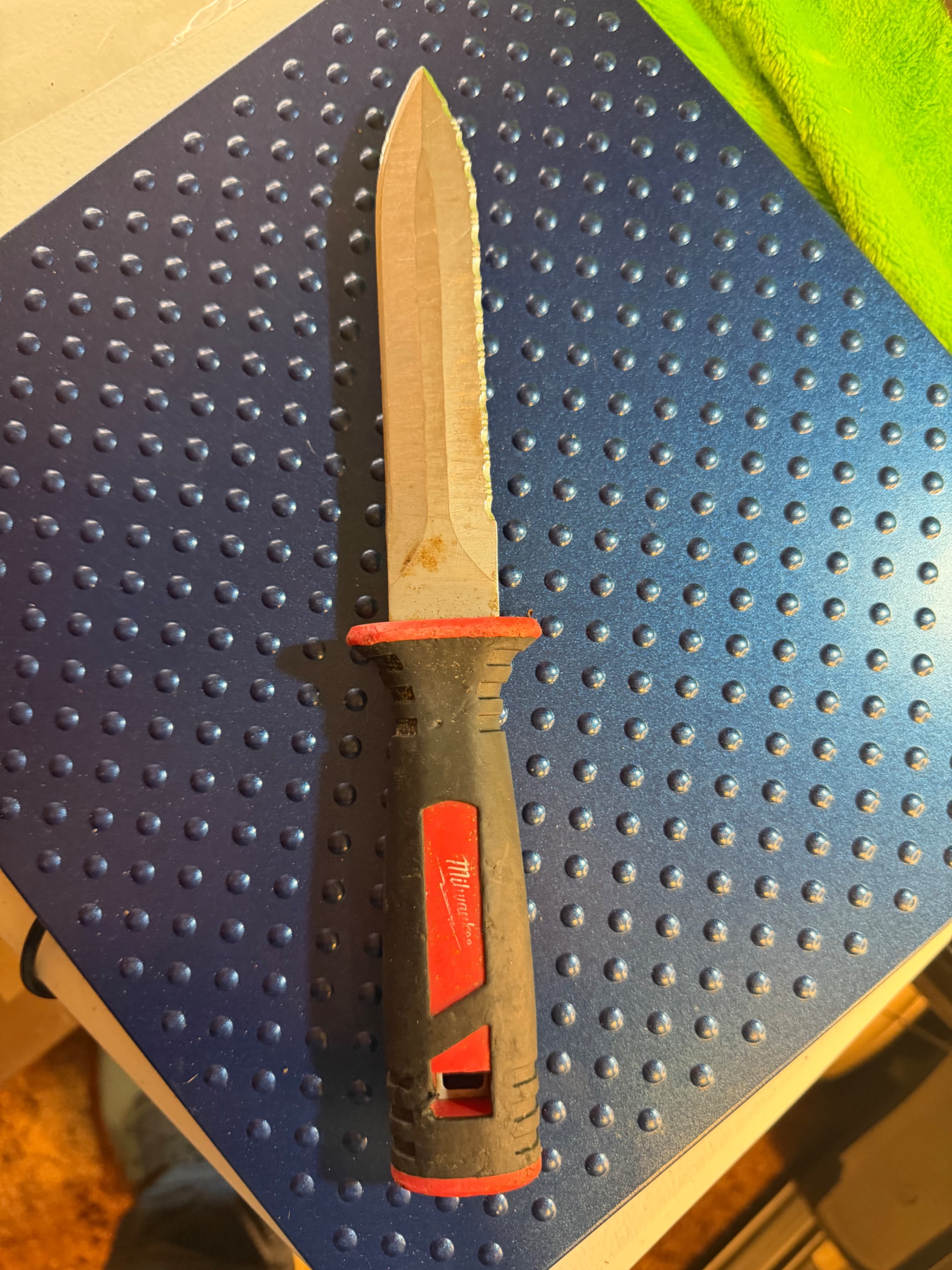 Milwaukee 48-22-1920 Fixed Blade Knife with Serrated Edge - Image 1