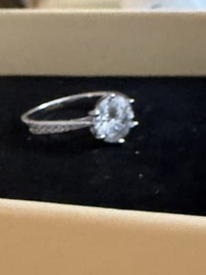 Round Lab Created Diamond With Accented Lab Diamonds Around It 14 Kt Gold White - Thumbnail 4