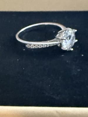 Round Lab Created Diamond With Accented Lab Diamonds Around It 14 Kt Gold White - Thumbnail 2
