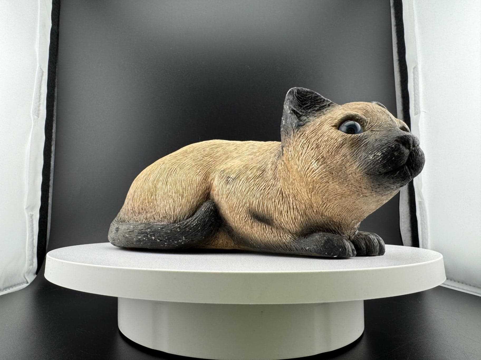 Vintage 1982 Sandcast Siamese Cat Figurine - Thumbnail 2