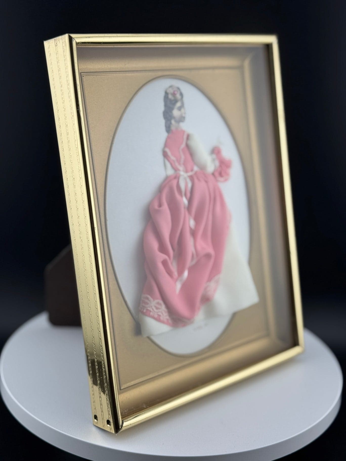 Victorian Woman Diorama - Pink - Thumbnail 2