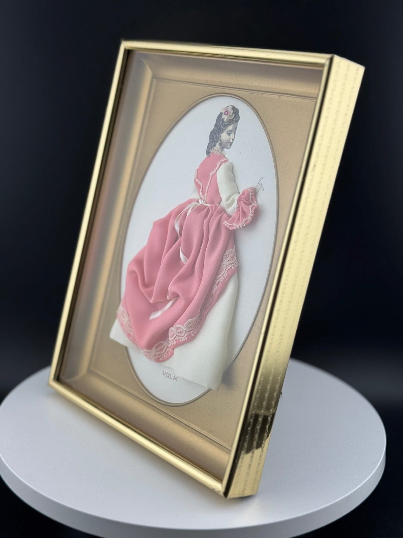 Victorian Woman Diorama - Pink - Thumbnail 3