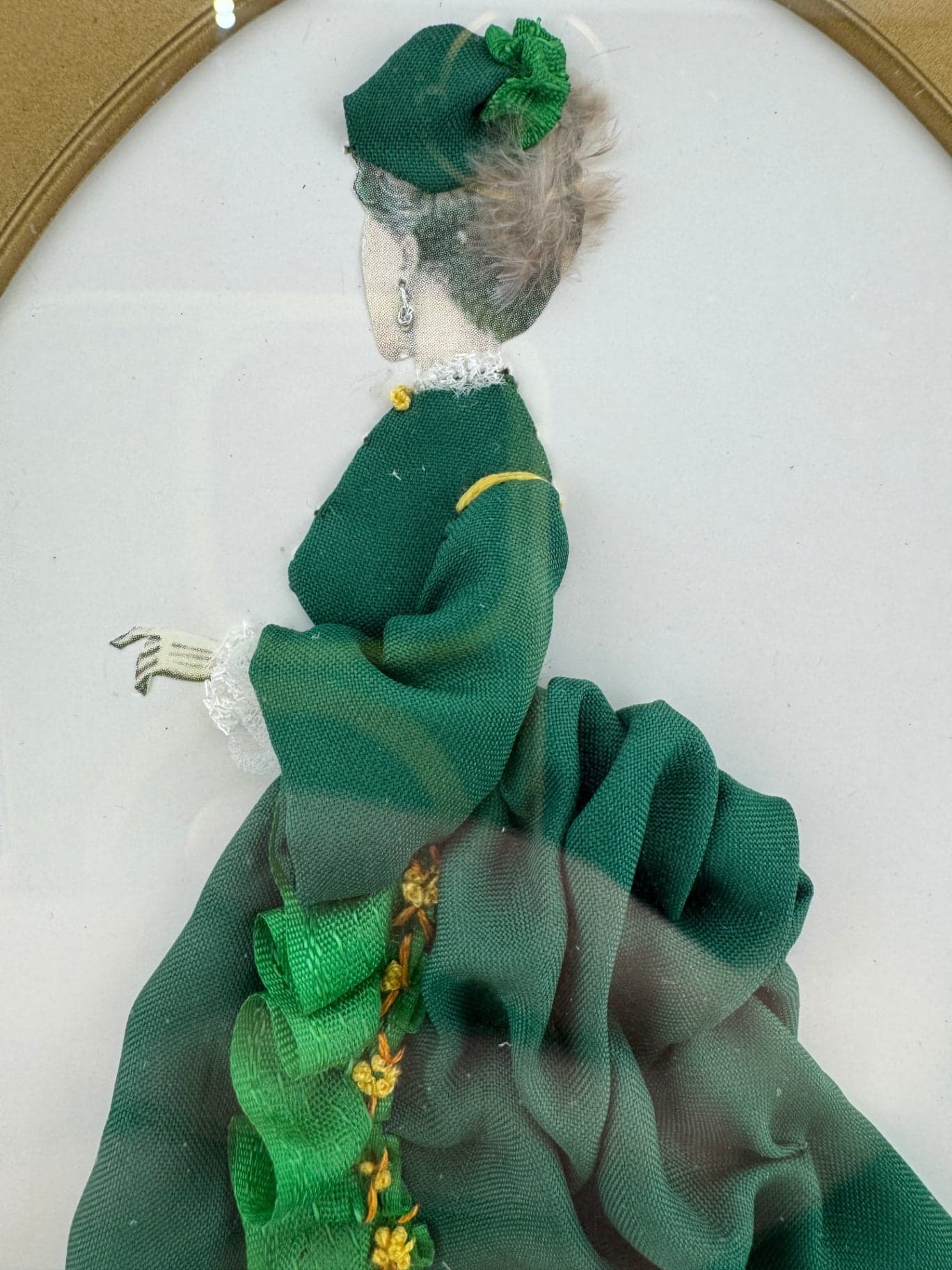 Victorian Woman Diorama - Green - Thumbnail 6