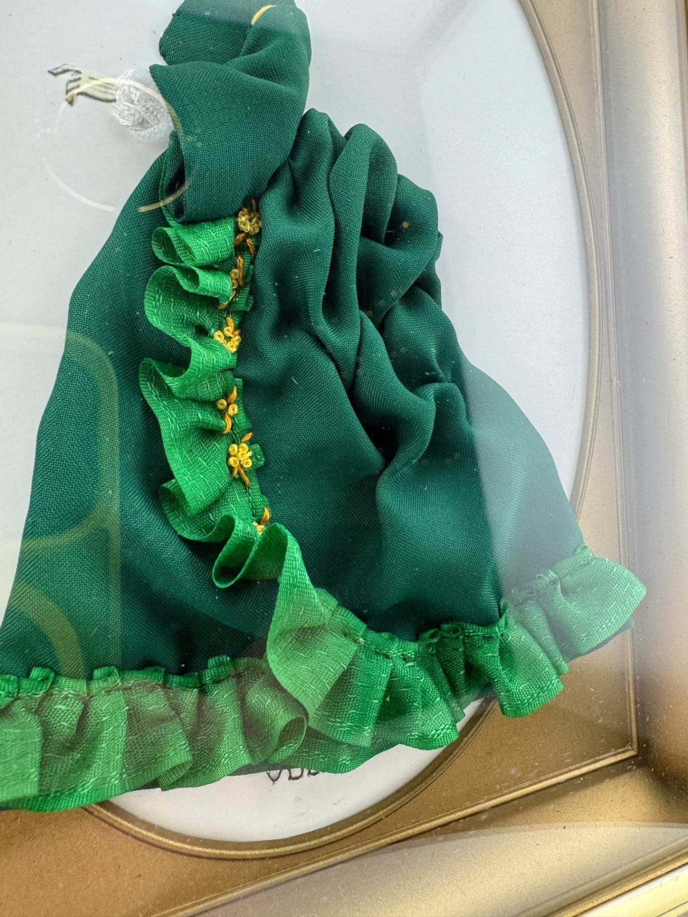 Victorian Woman Diorama - Green - Thumbnail 7