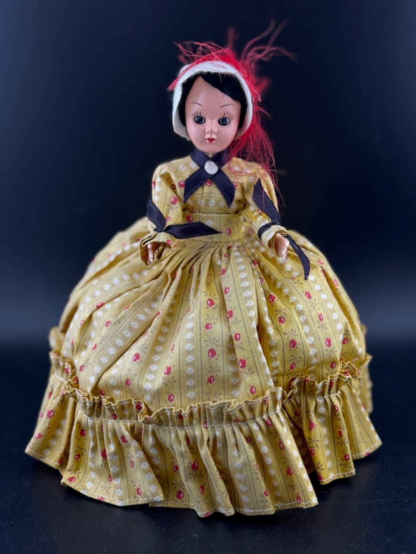 Vintage Doll in a Cloche - Thumbnail 3