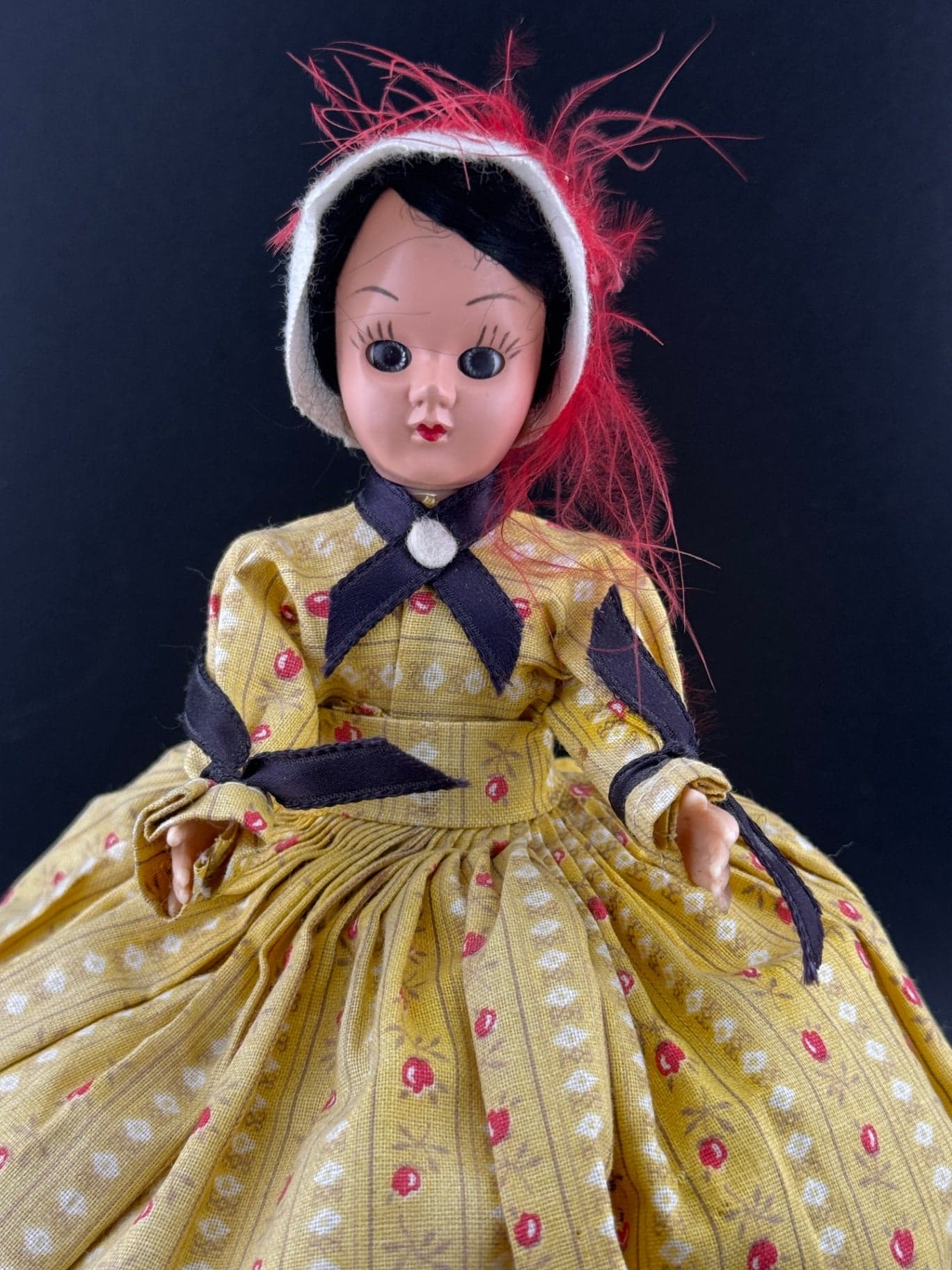 Vintage Doll in a Cloche - Thumbnail 4