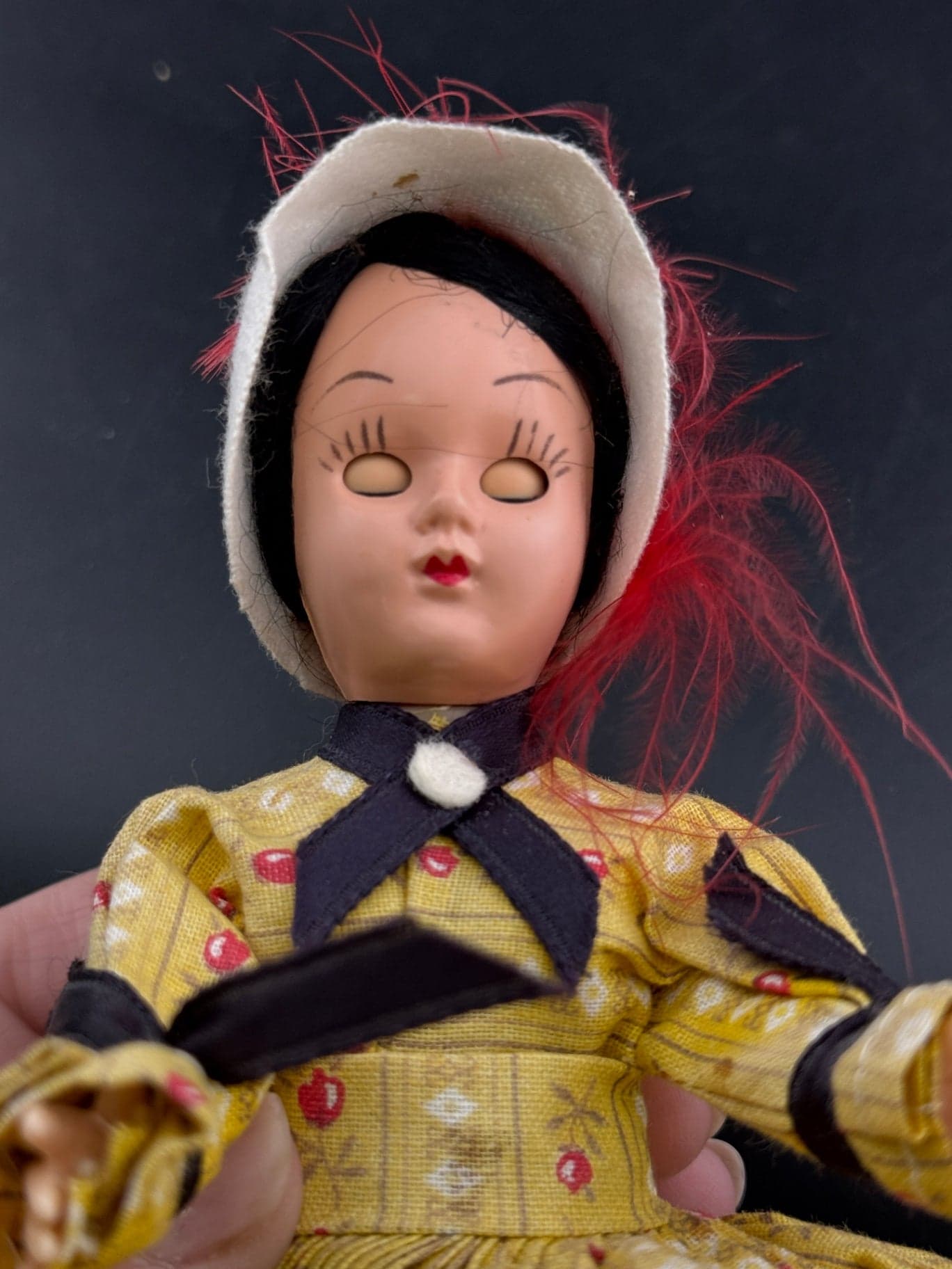 Vintage Doll in a Cloche - Thumbnail 6