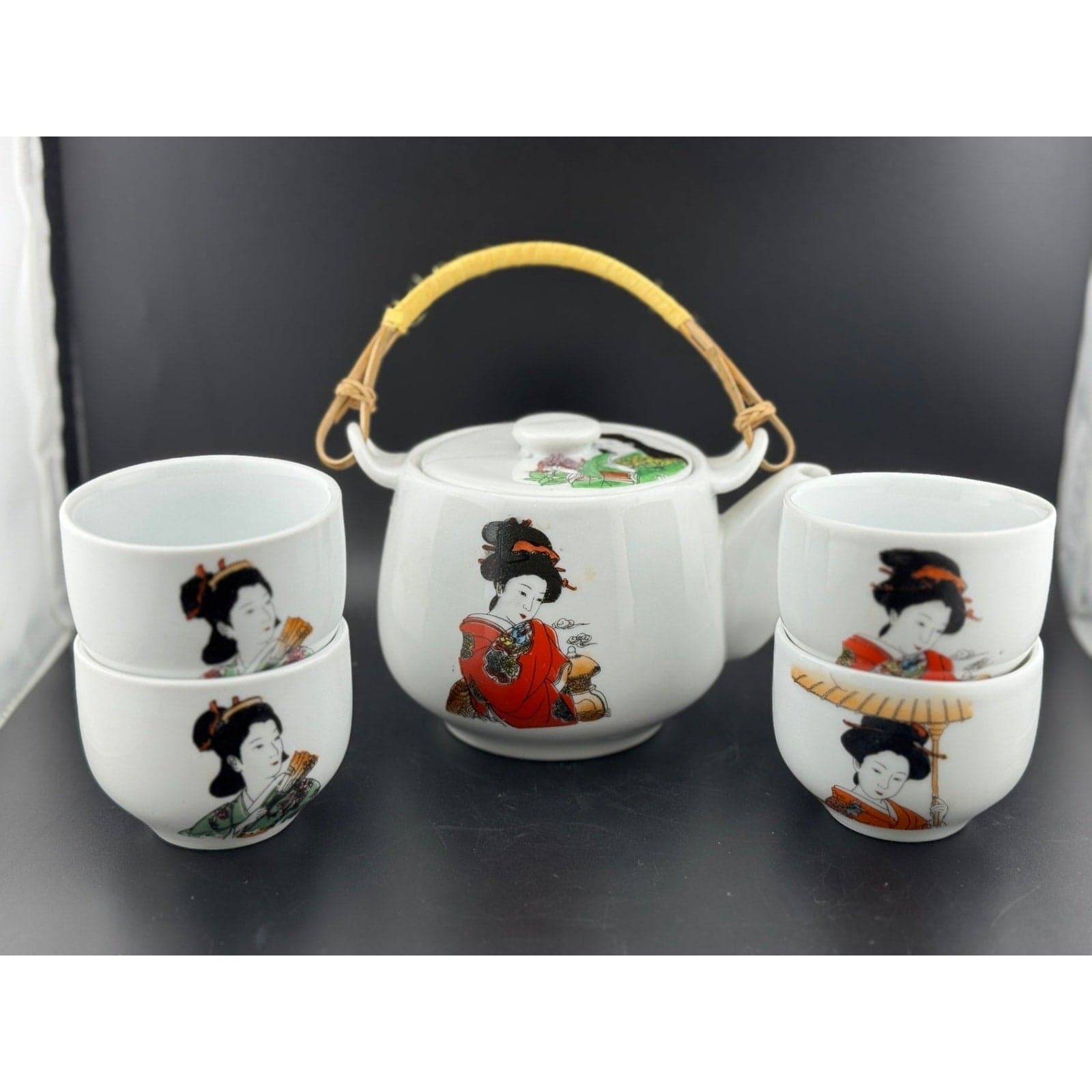 Geisha Tea Set - Teapot with Four Cups - Image 1