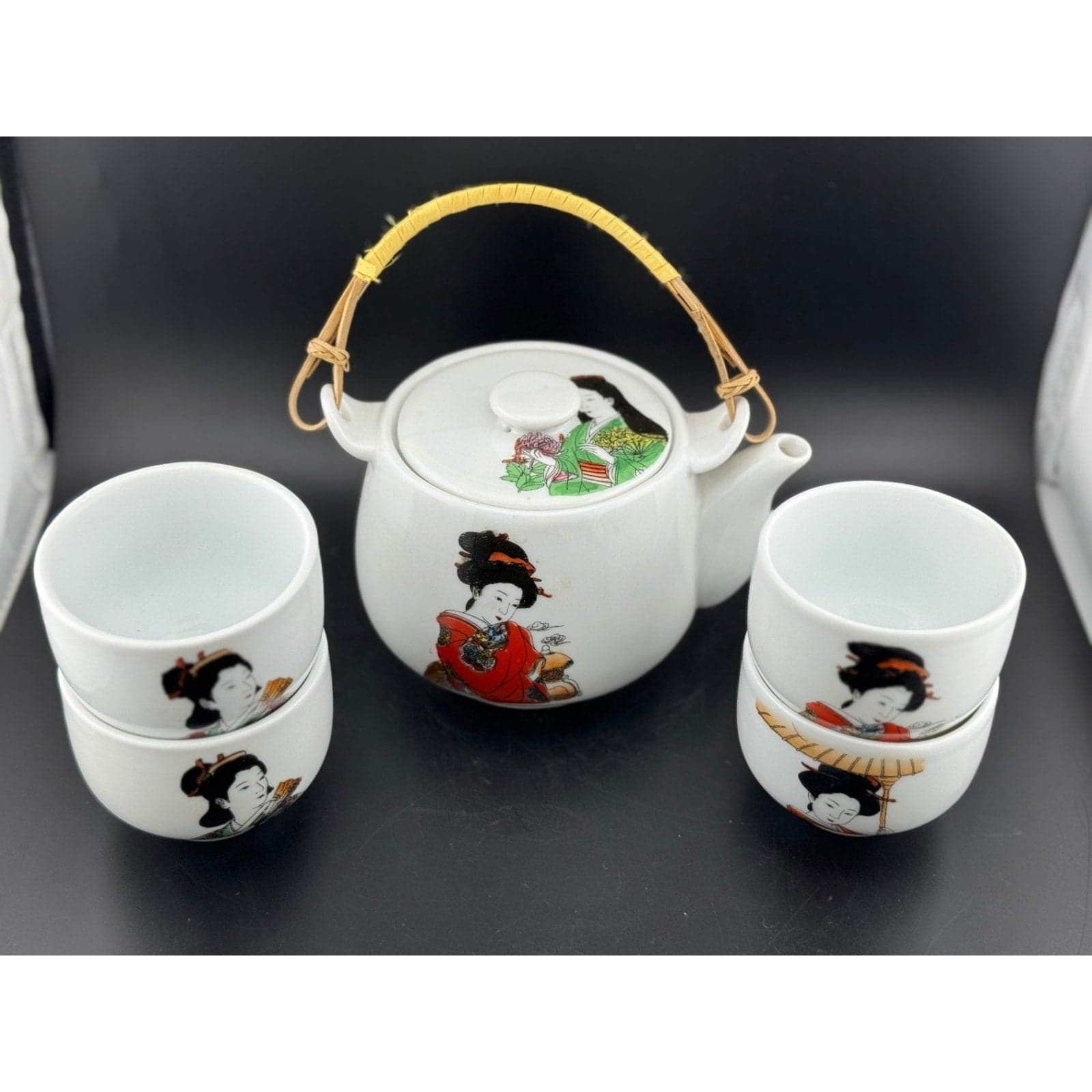 Geisha Tea Set - Teapot with Four Cups - Thumbnail 2