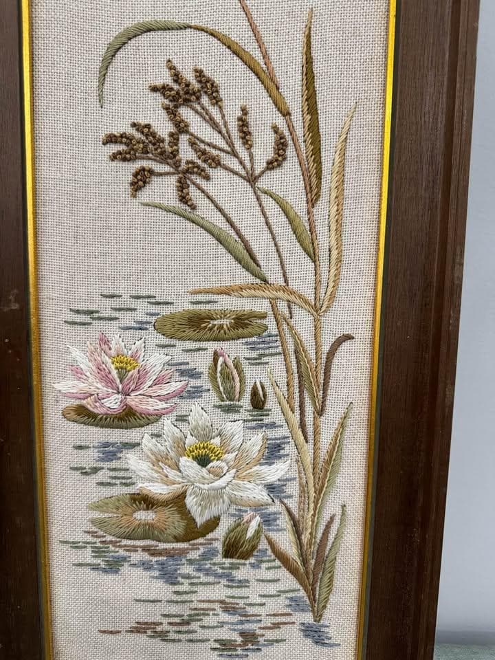 Lotus Crewel - Thumbnail 3