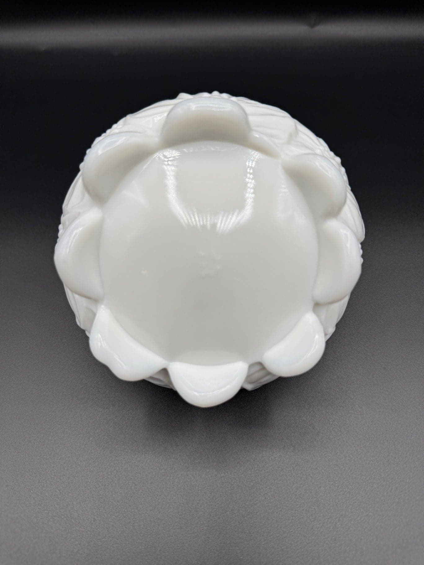 Dogwood Milk Glass Basket - Thumbnail 6