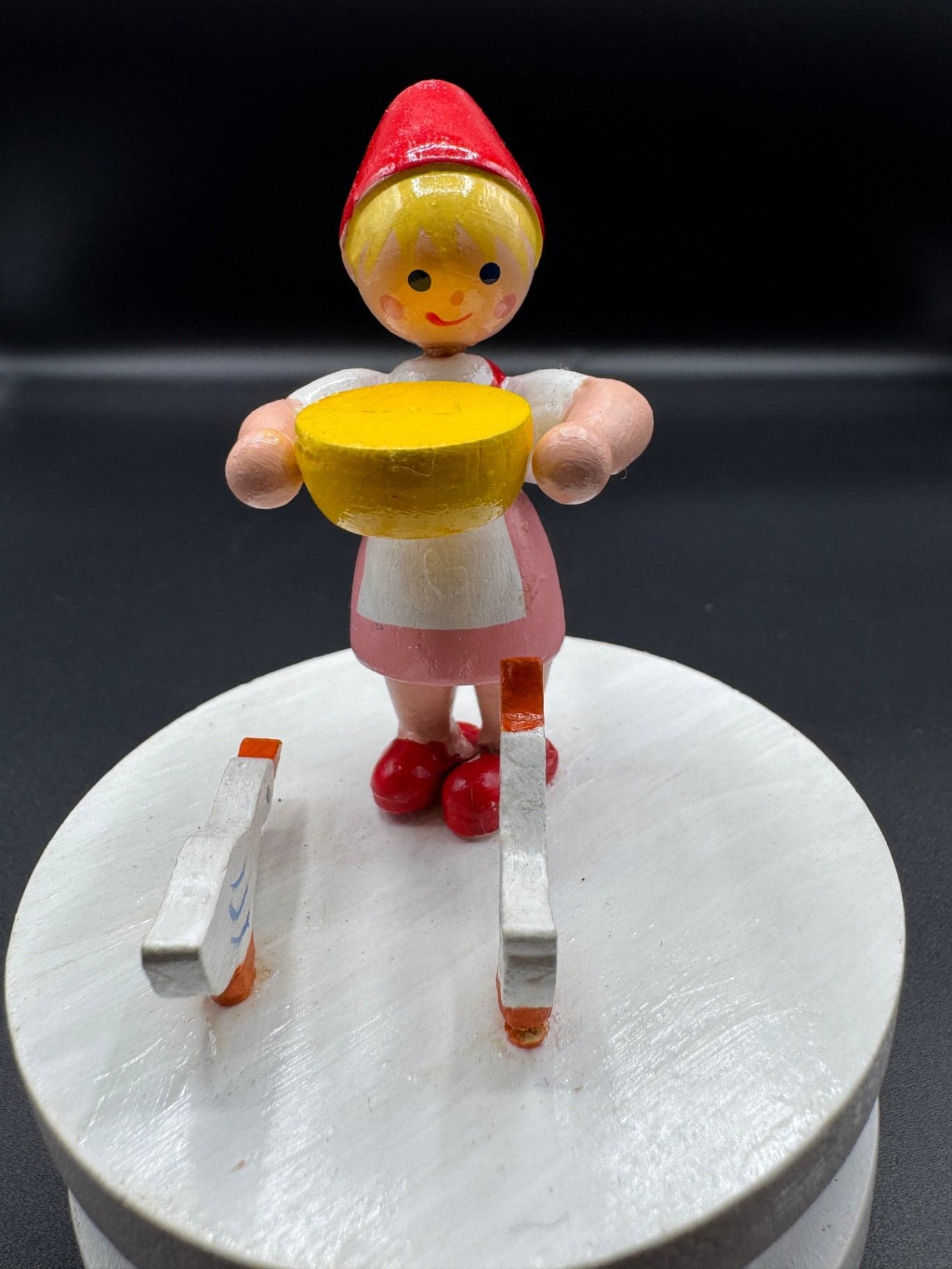 Girl w/Geese Folk Music Box - Thumbnail 7