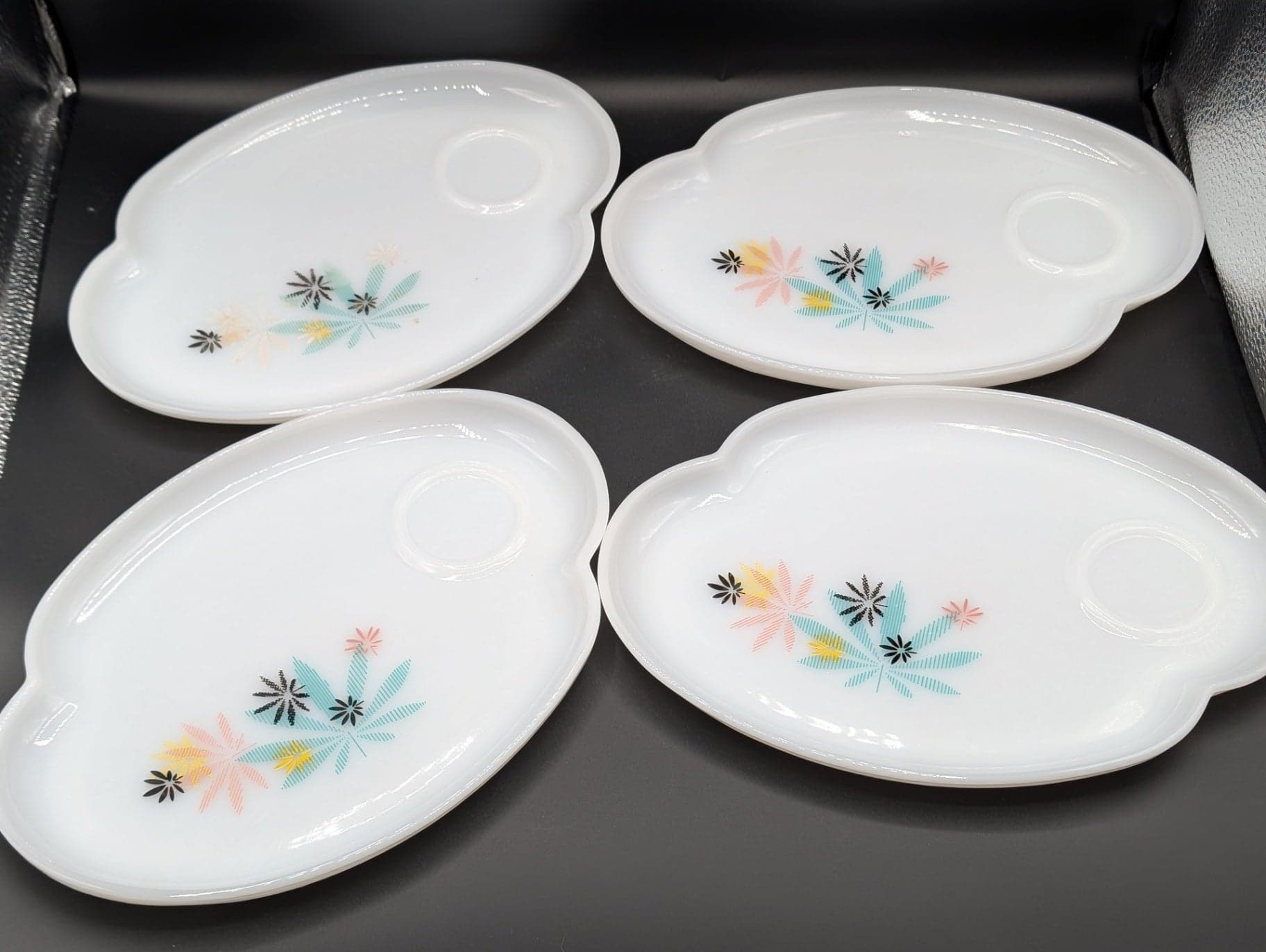 Atomic Flower Snack Plate & Cup Set - Thumbnail 3