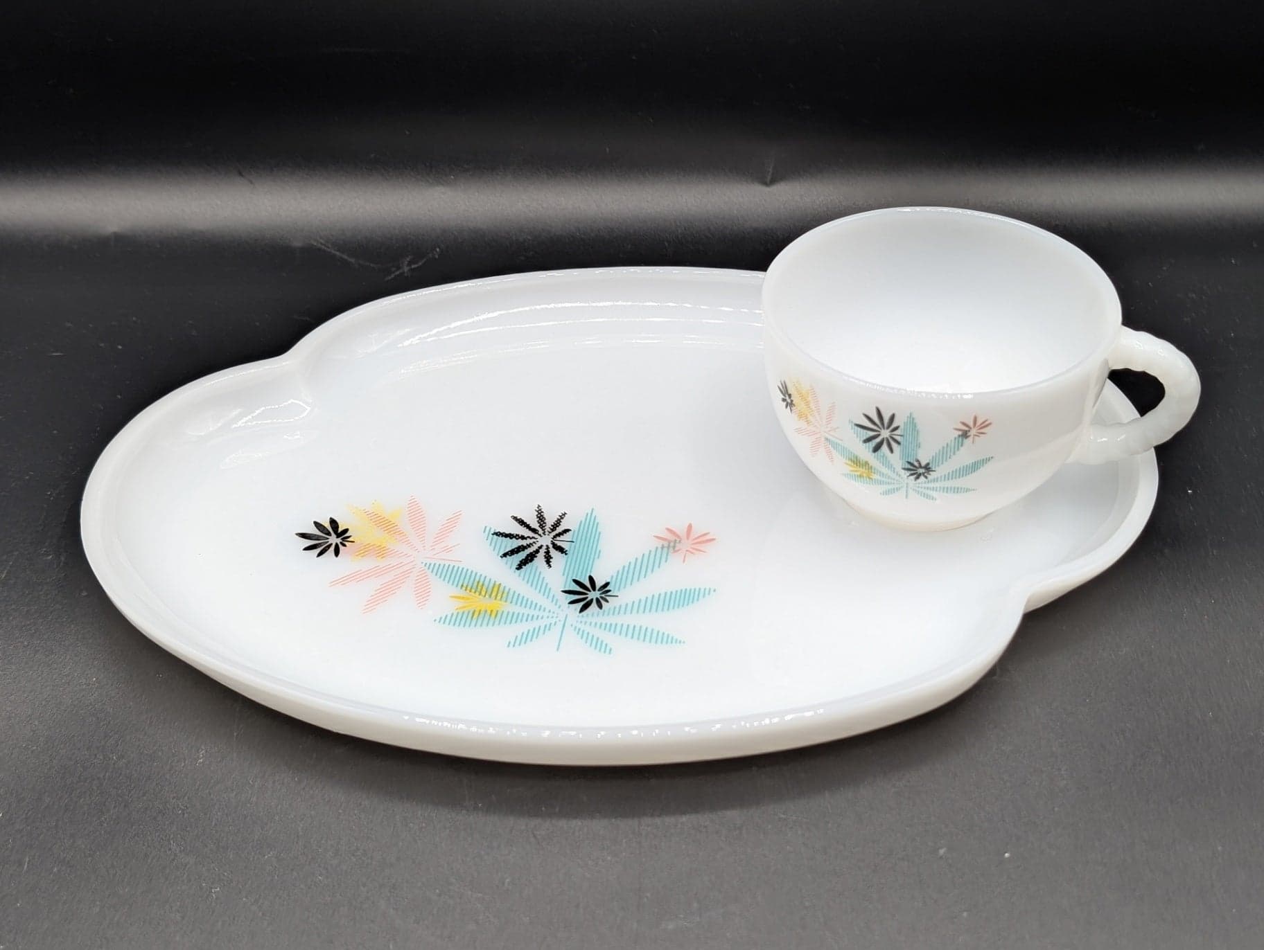 Atomic Flower Snack Plate & Cup Set - Thumbnail 6