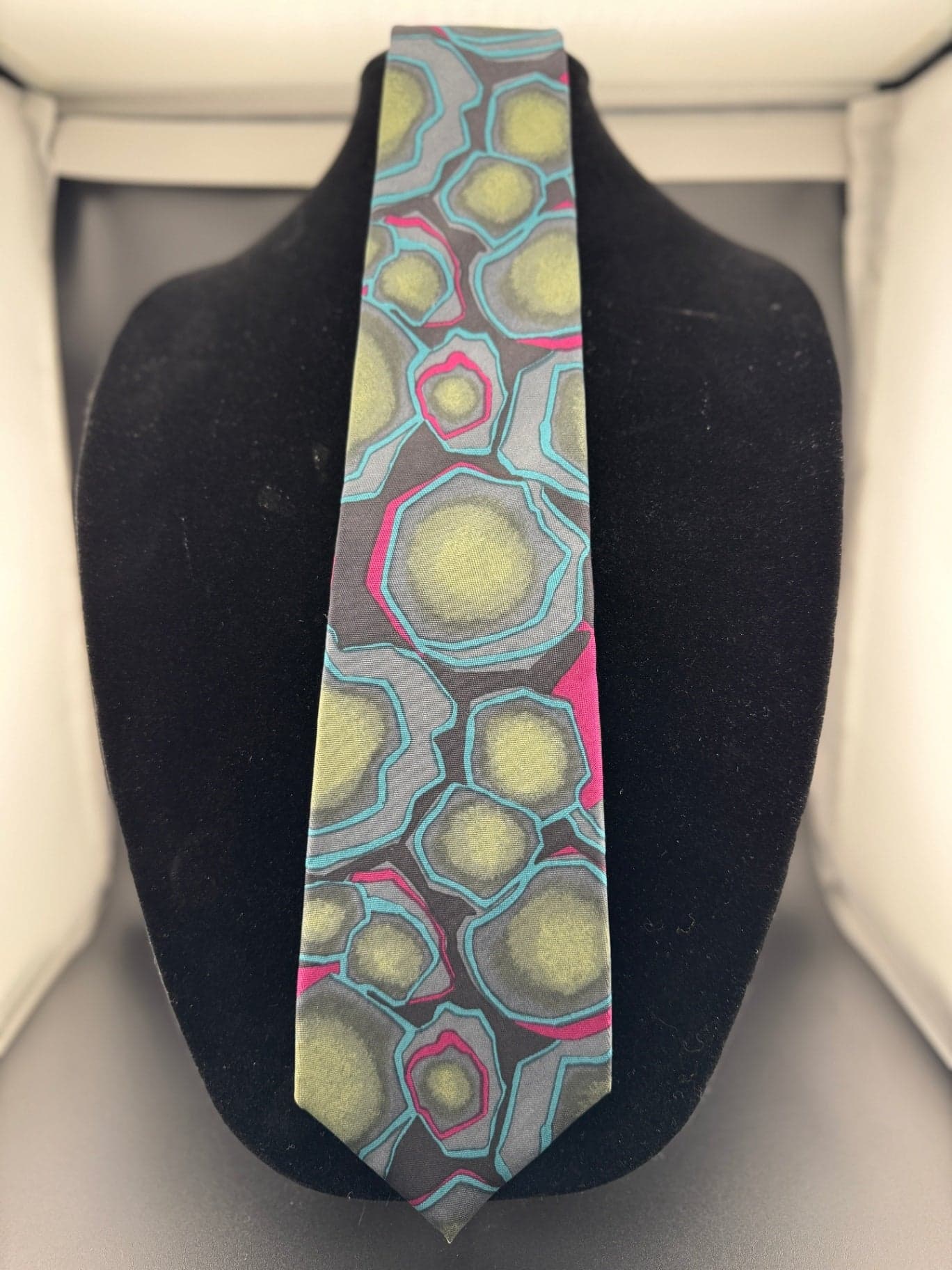 Vintage Strathmore Necktie - Image 1