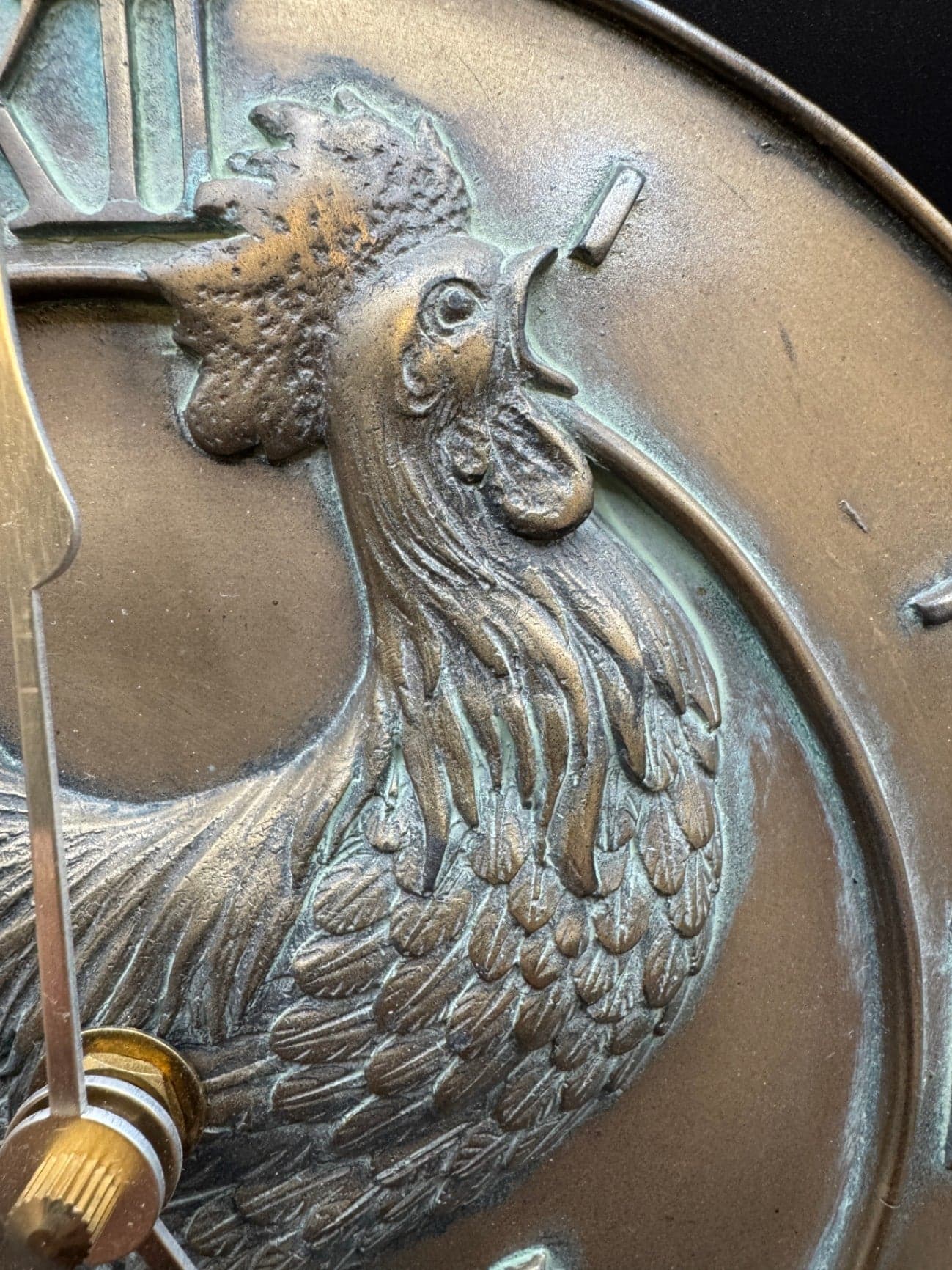 Hen-Feathers Chanticleer Clock - Thumbnail 3