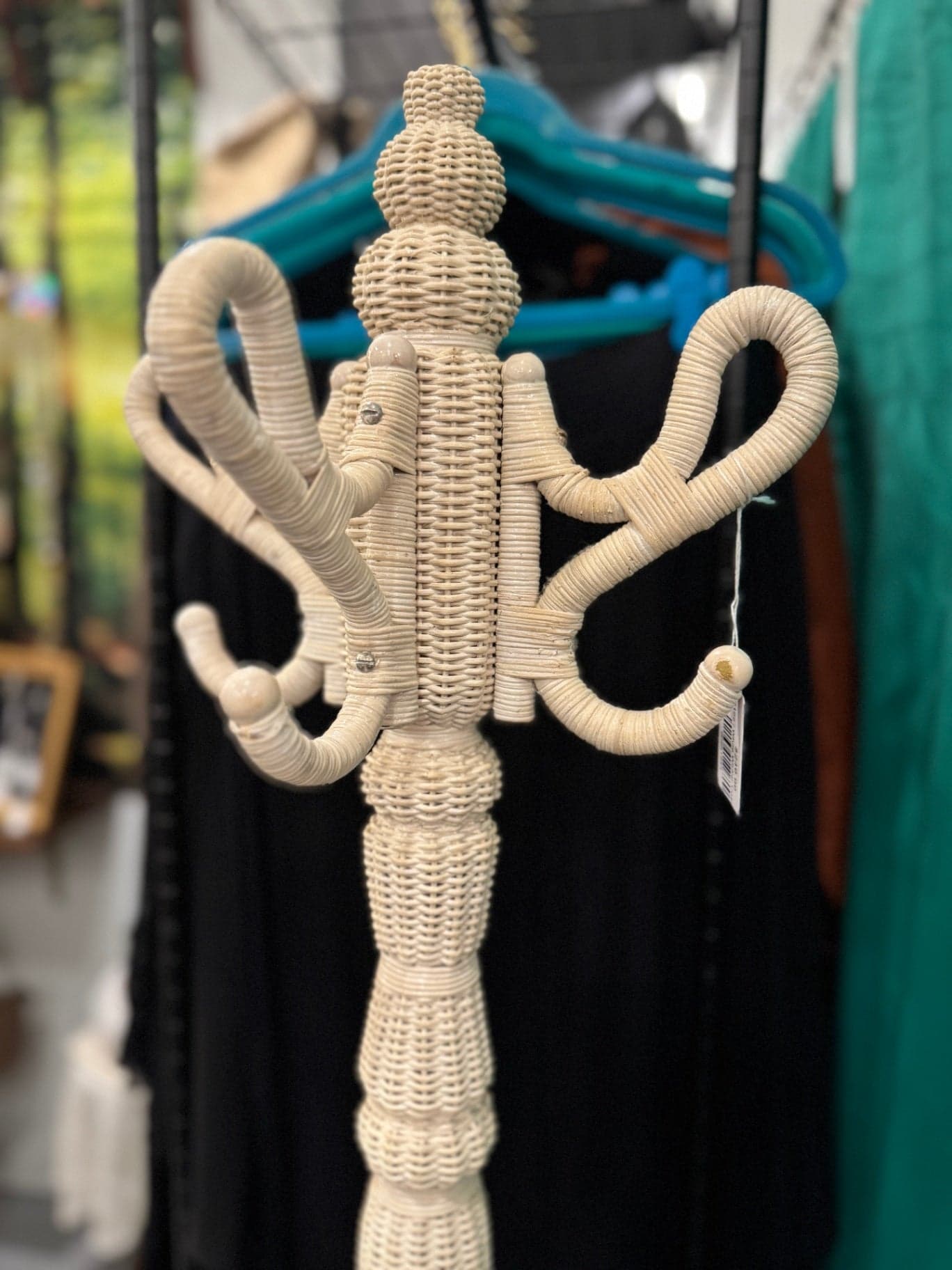 Vintage White Wicker Coat Rack - Thumbnail 6