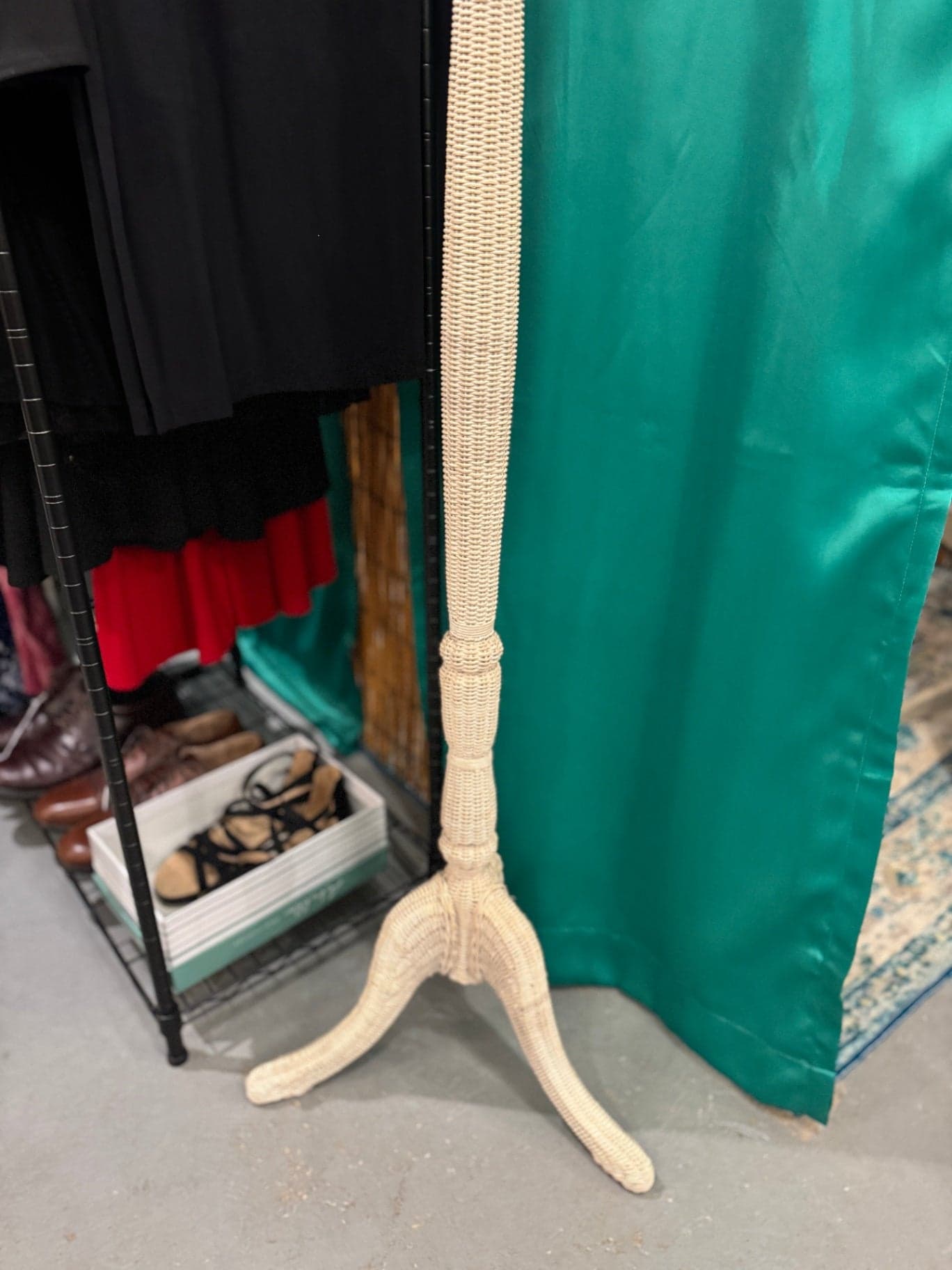 Vintage White Wicker Coat Rack - Thumbnail 3