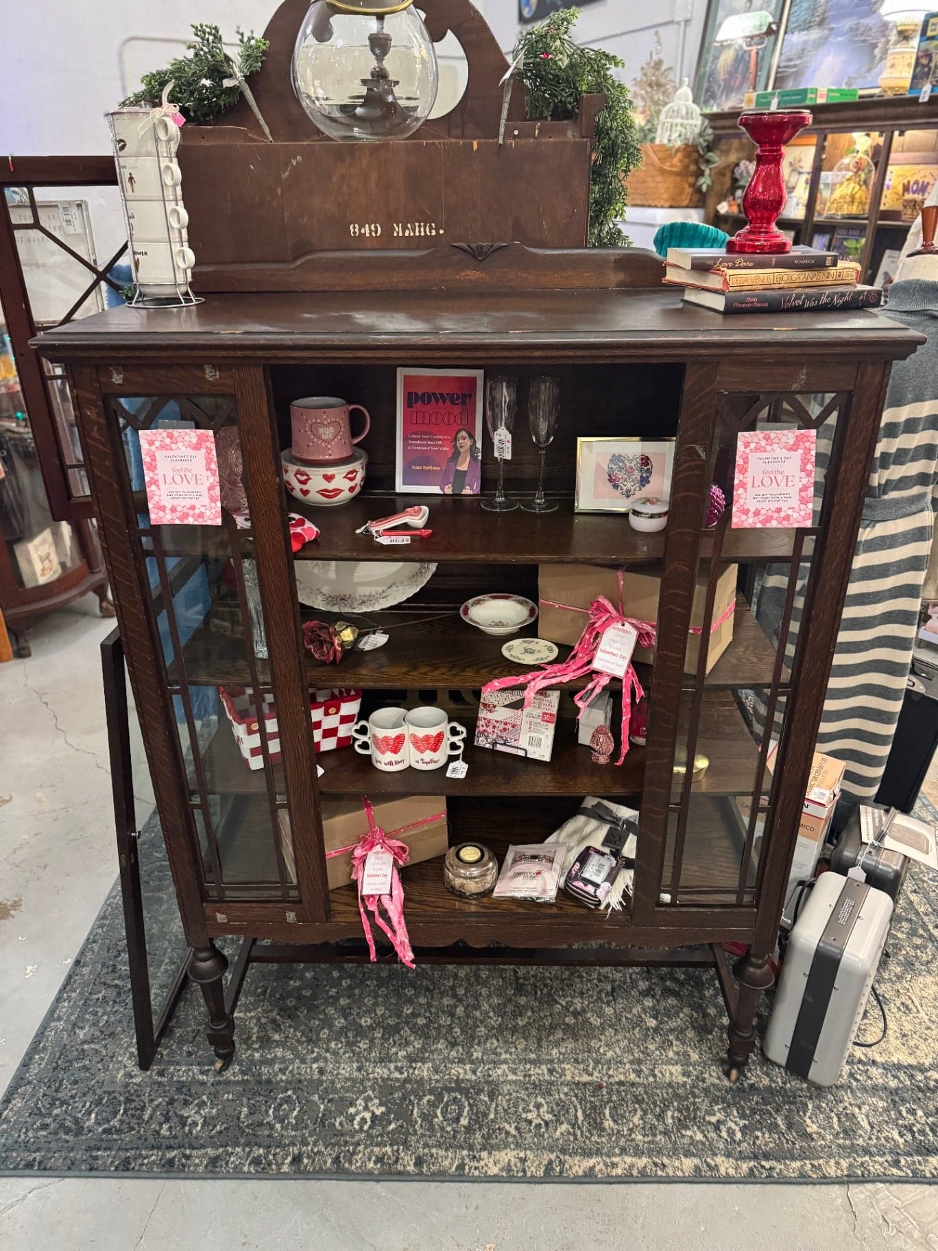 VTG China/Display Cabinet on Wheels - Thumbnail 6