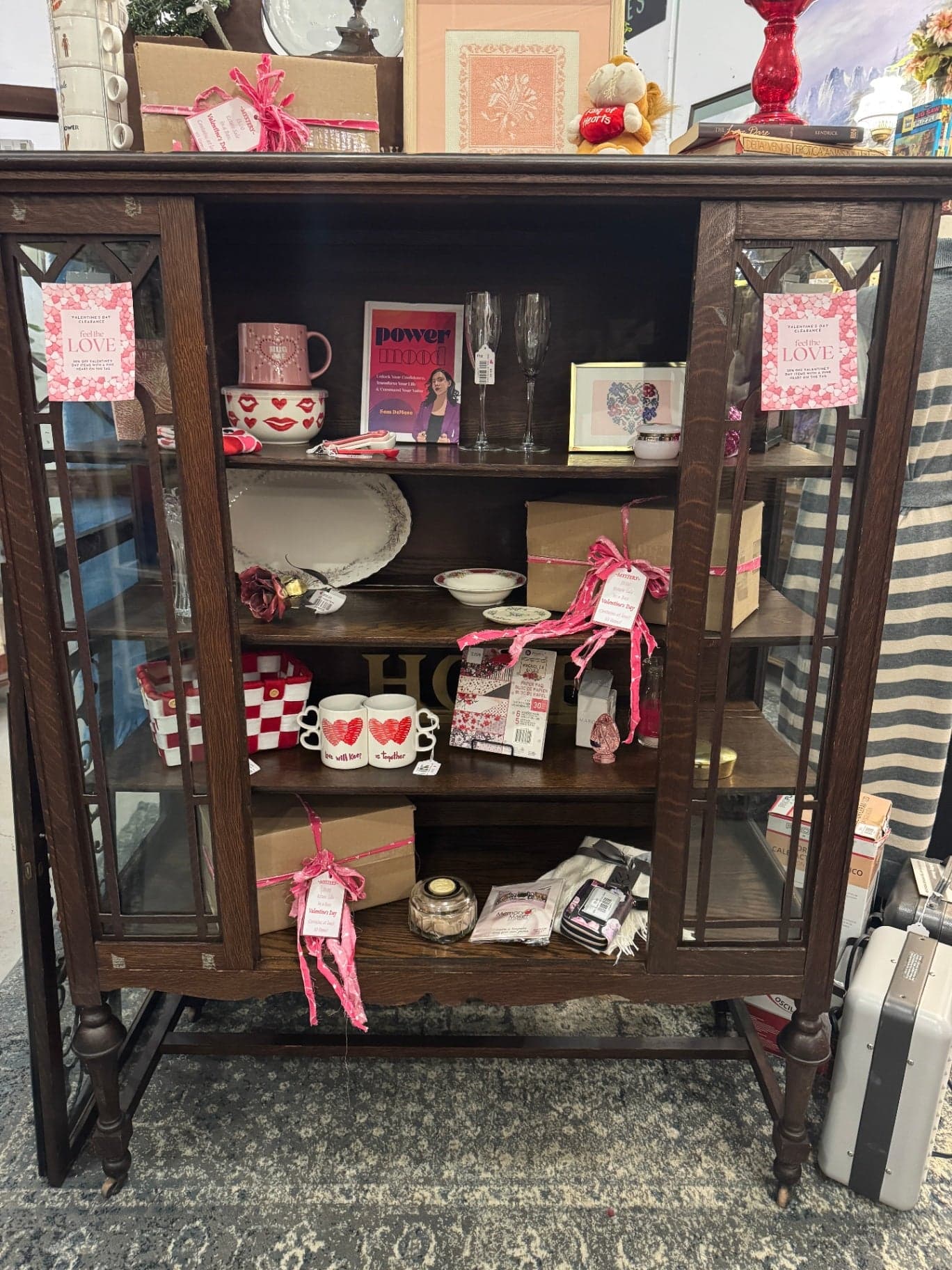 VTG China/Display Cabinet on Wheels - Thumbnail 2
