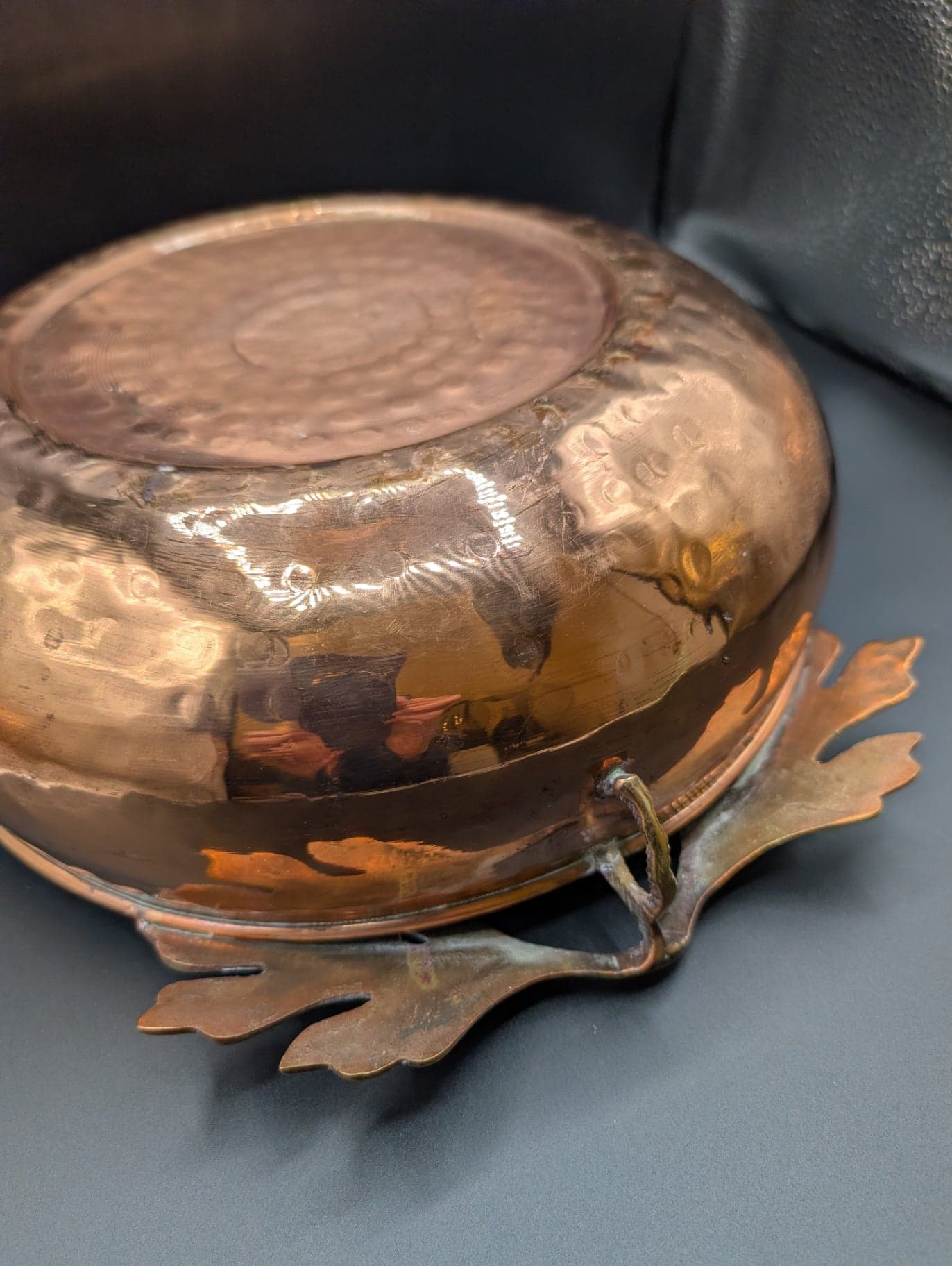 Hammered Copper Bowl w Brass Handles - Thumbnail 5