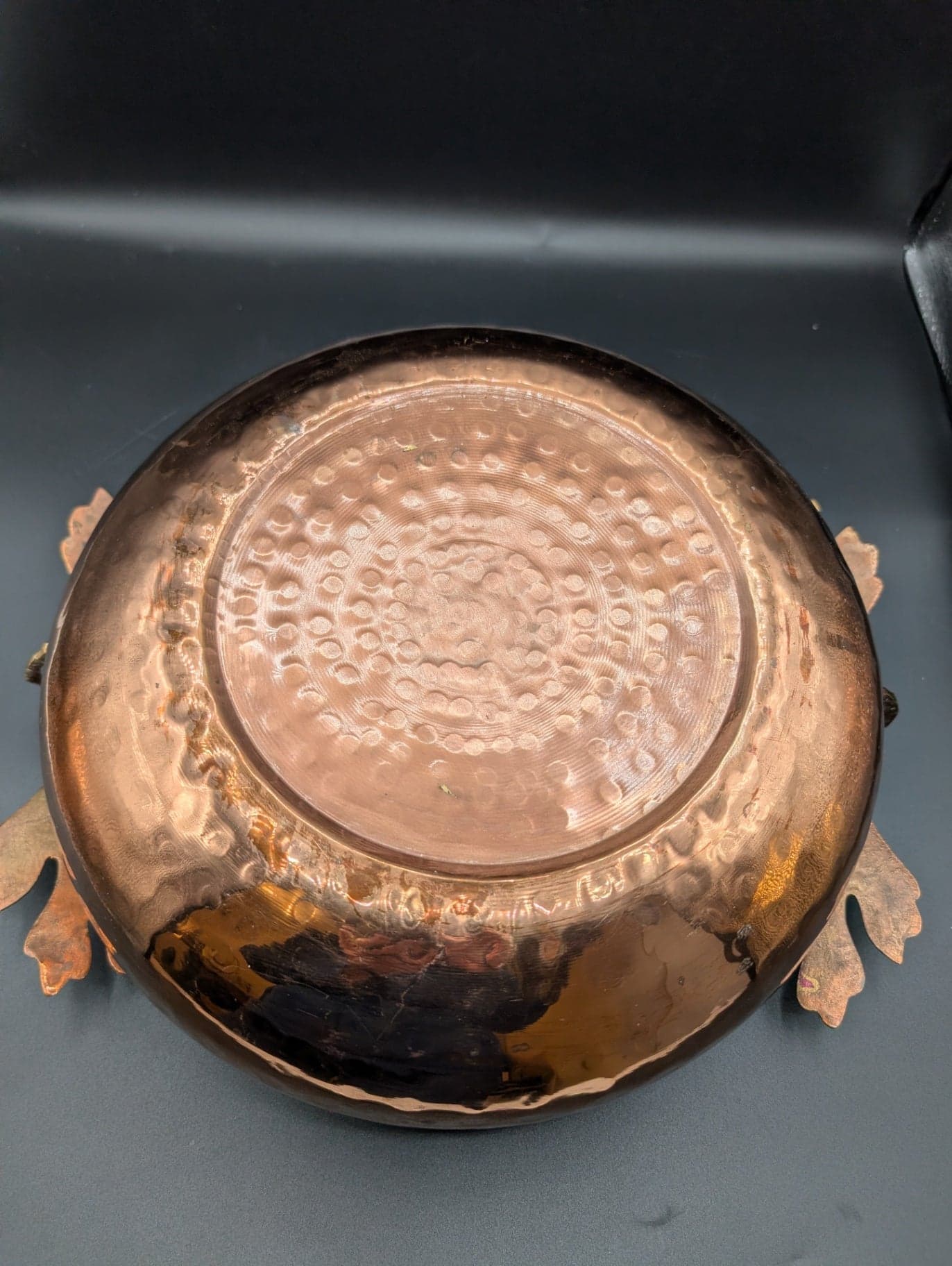 Hammered Copper Bowl w Brass Handles - Thumbnail 4