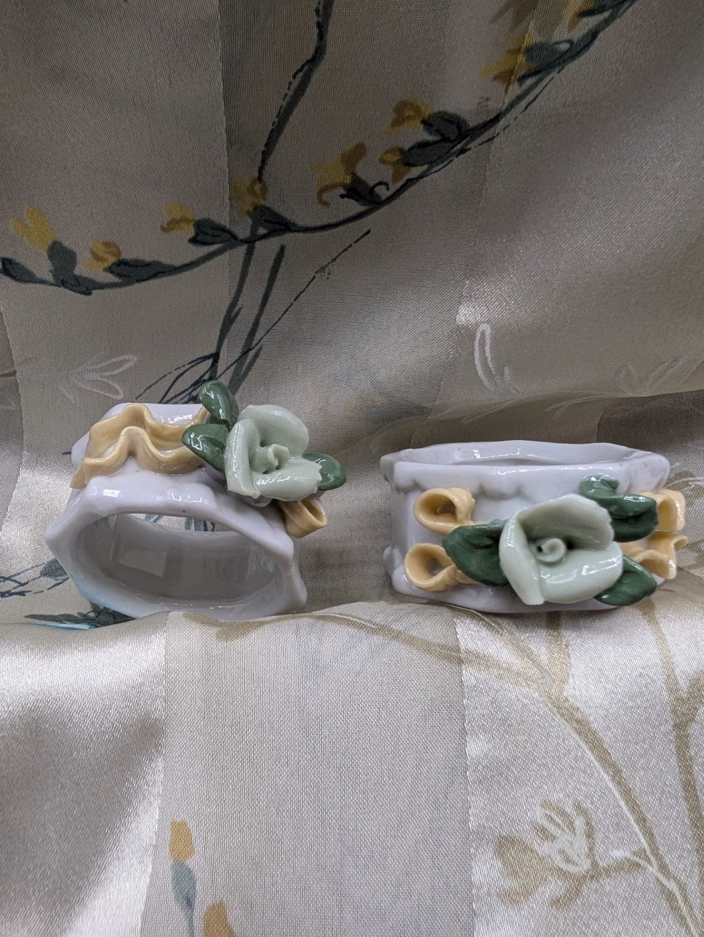 Porcelain Floral Napkin Rings - Thumbnail 3